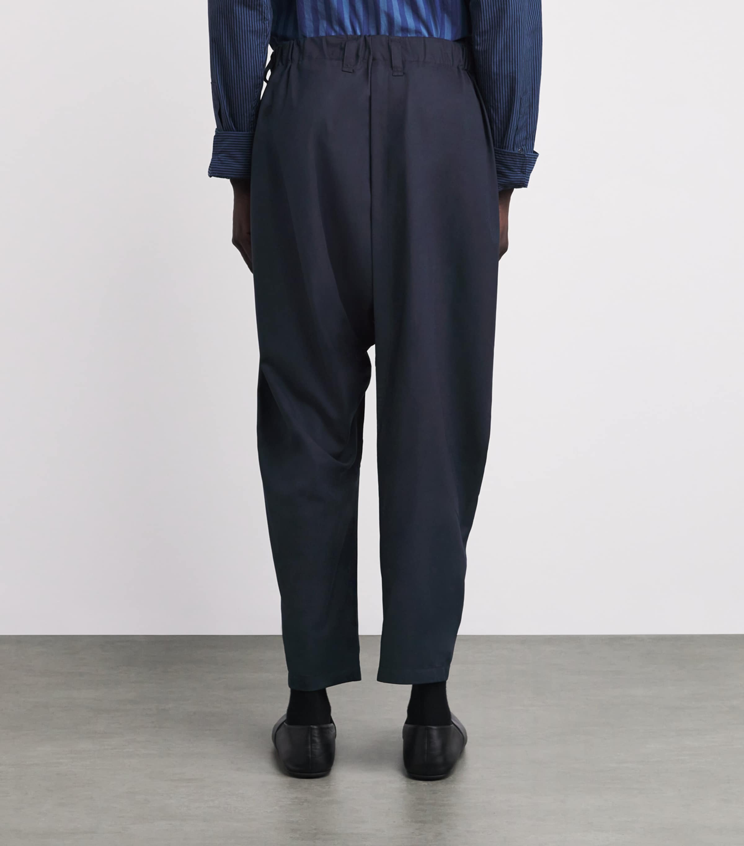 [新品] ISSEY MIYAKE IM MEN SWING ネイビー IM MEN Navy Swing Trousers | Harrods UK