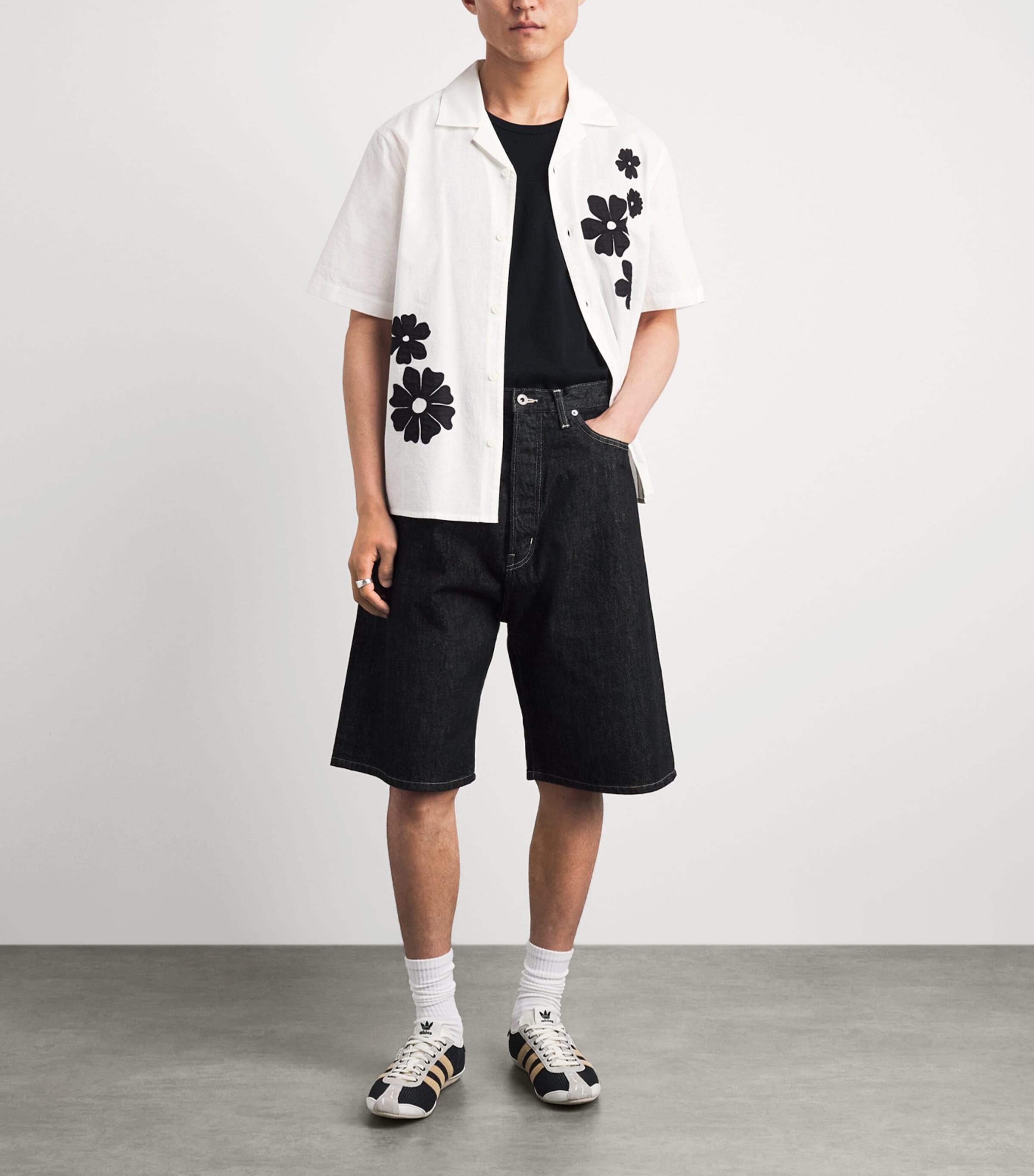 Wax London Mens Linen Floral Appliqué Didcot Shirt Ecru / Black Image 2
