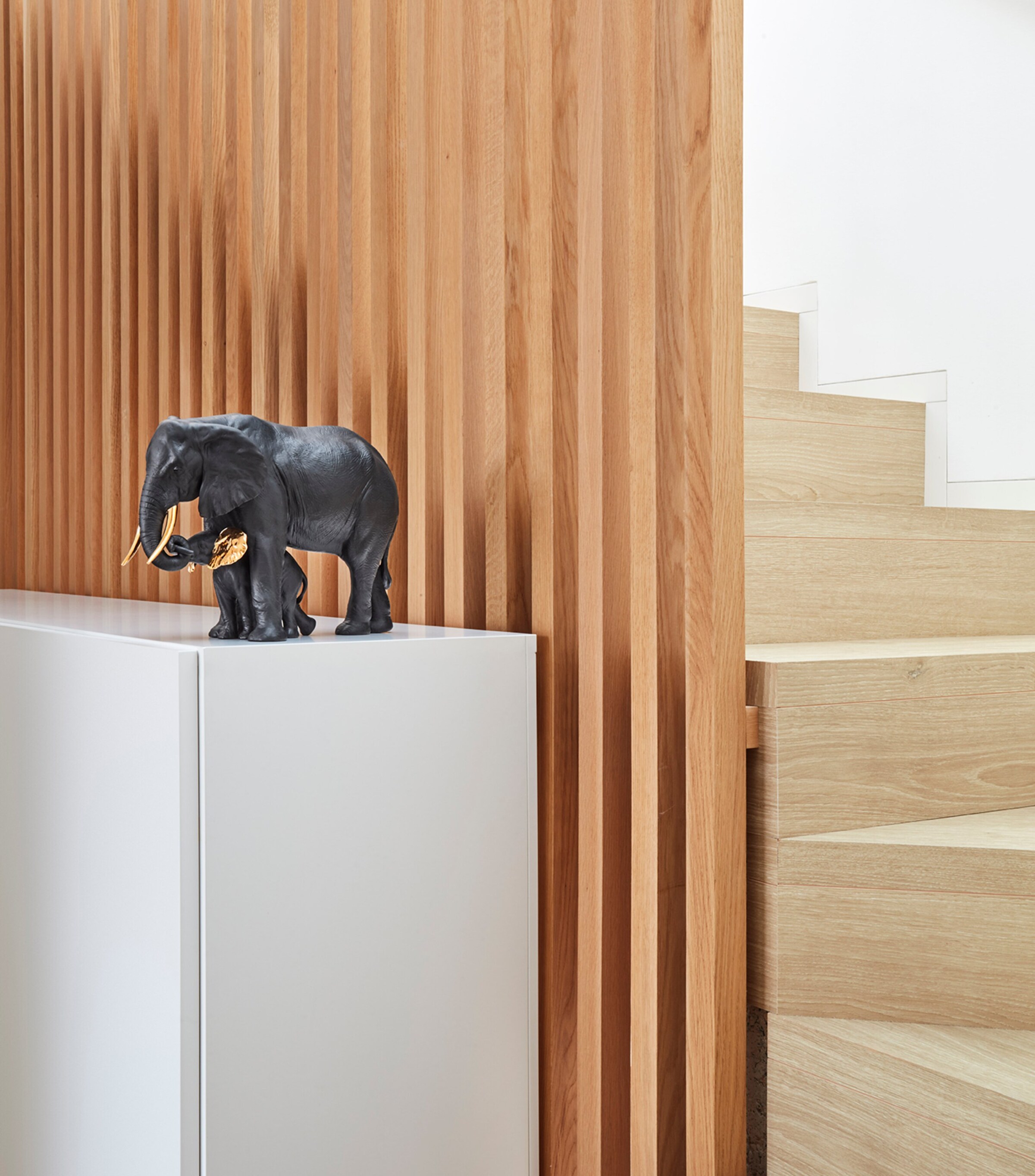 Leading The Way Figurine BLACK & GOLD Image 6