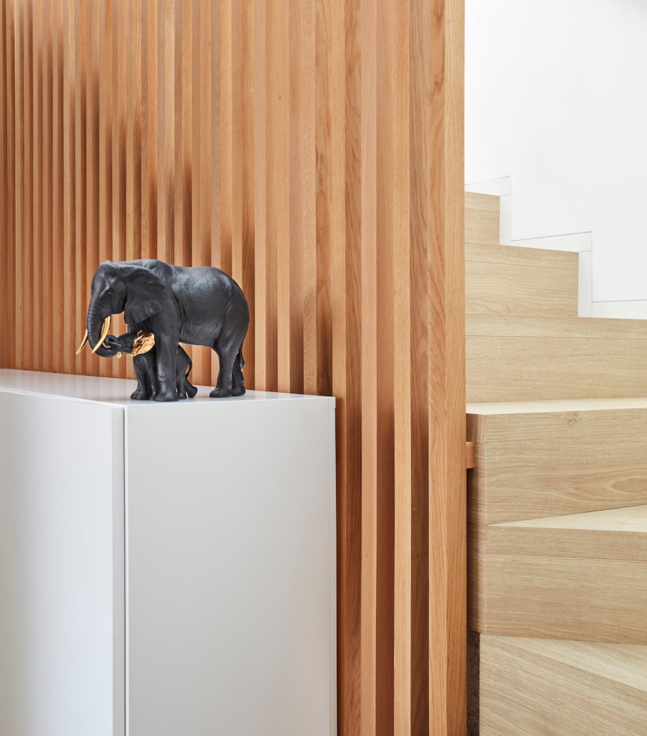 Leading The Way Figurine BLACK & GOLD Image 6