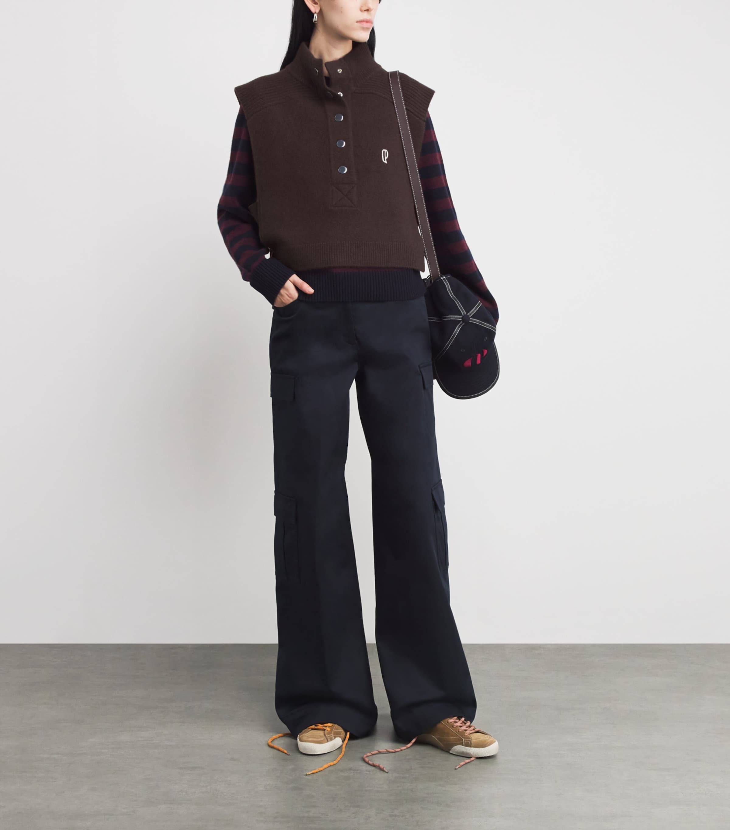 Embroidered-Logo Sweater Vest BROWN Image 2