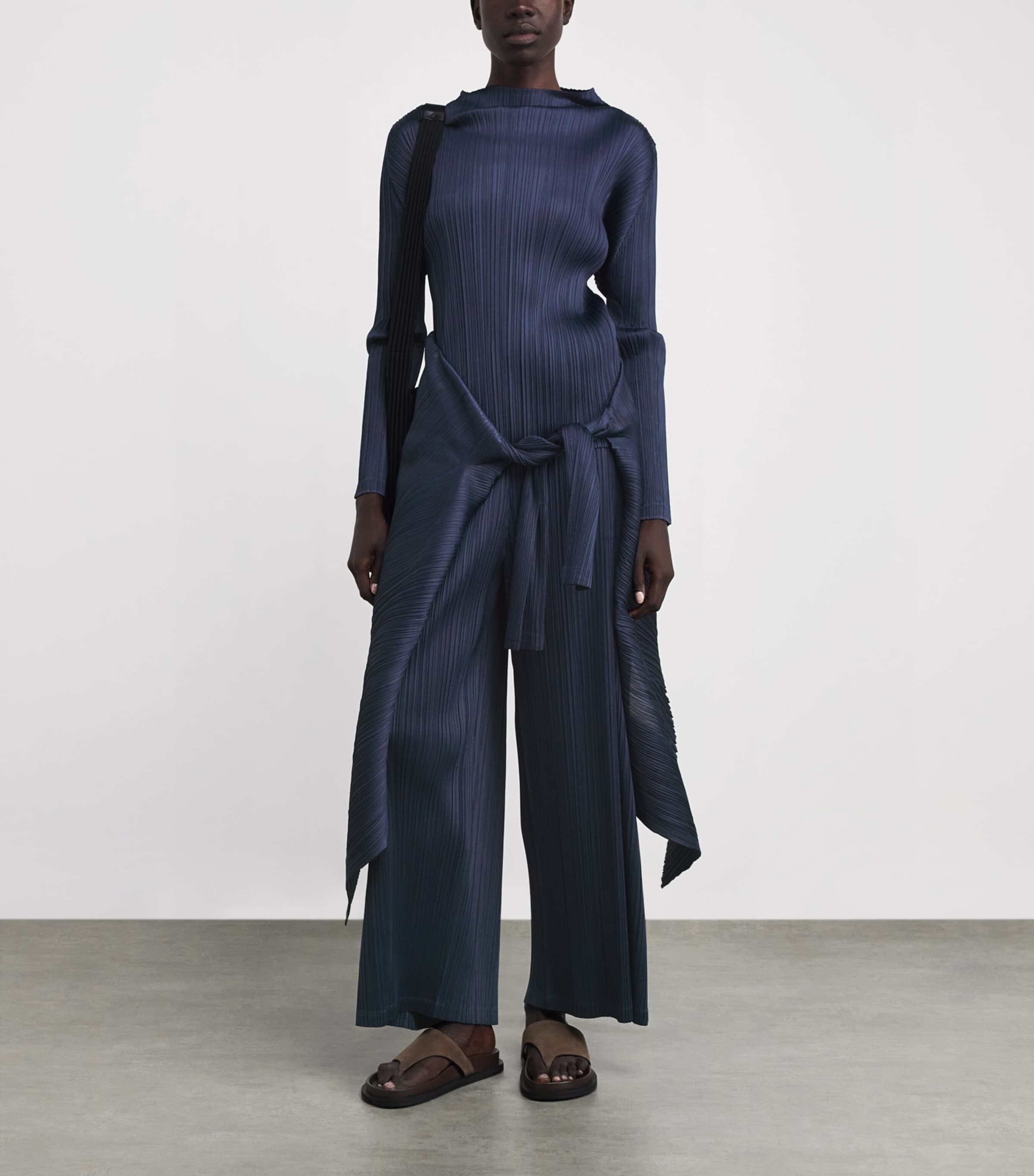 January Monthly Colours Top DARK NAVY Image 2