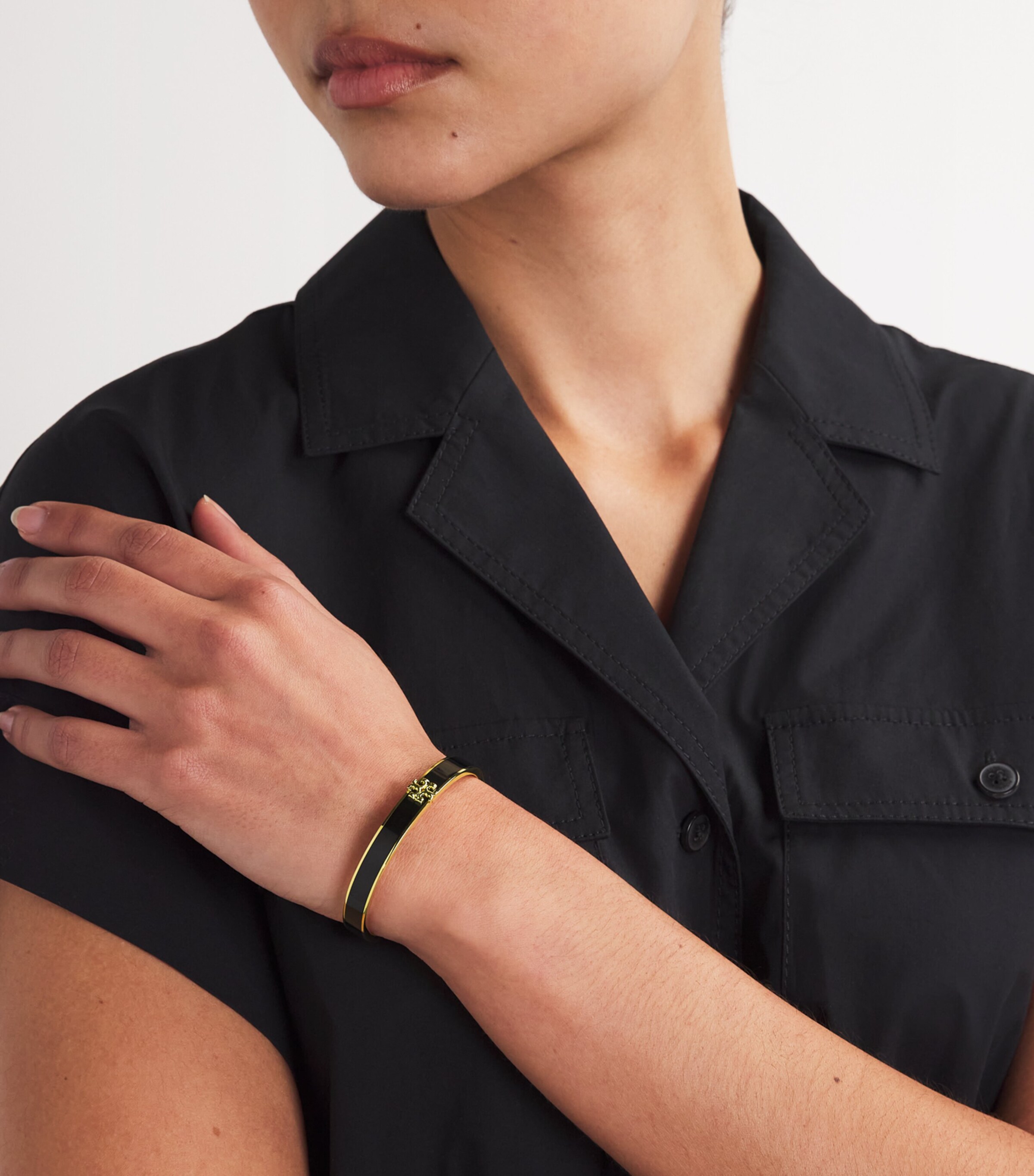 Enamel-Trim Kira Hinge Bangle TORY GOLD / BLACK Image 2