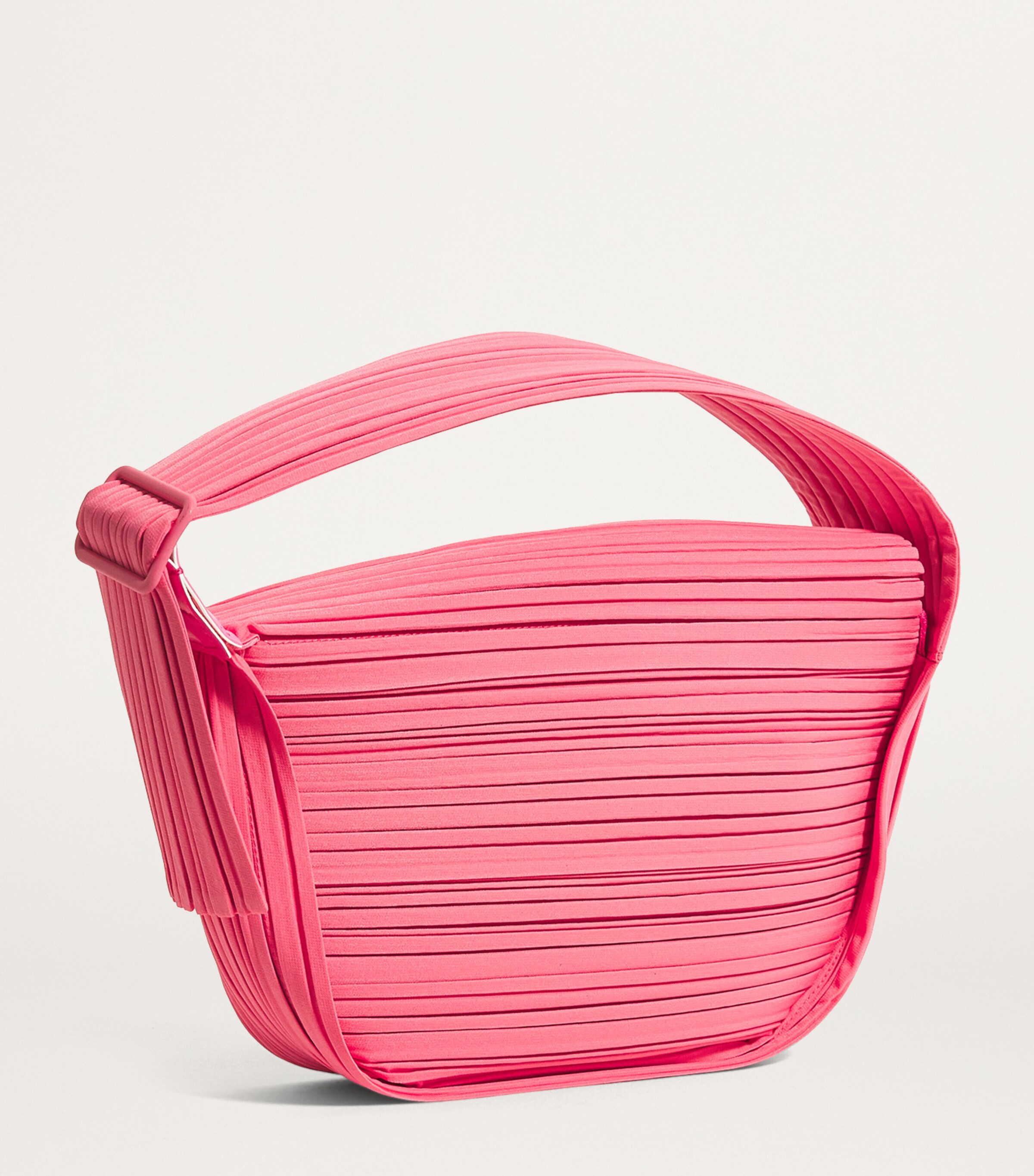 【美品】ISSEY MIYAKE PLEATS HALF MOON BAG Pleats Half Moon Bag – La Garçonne
