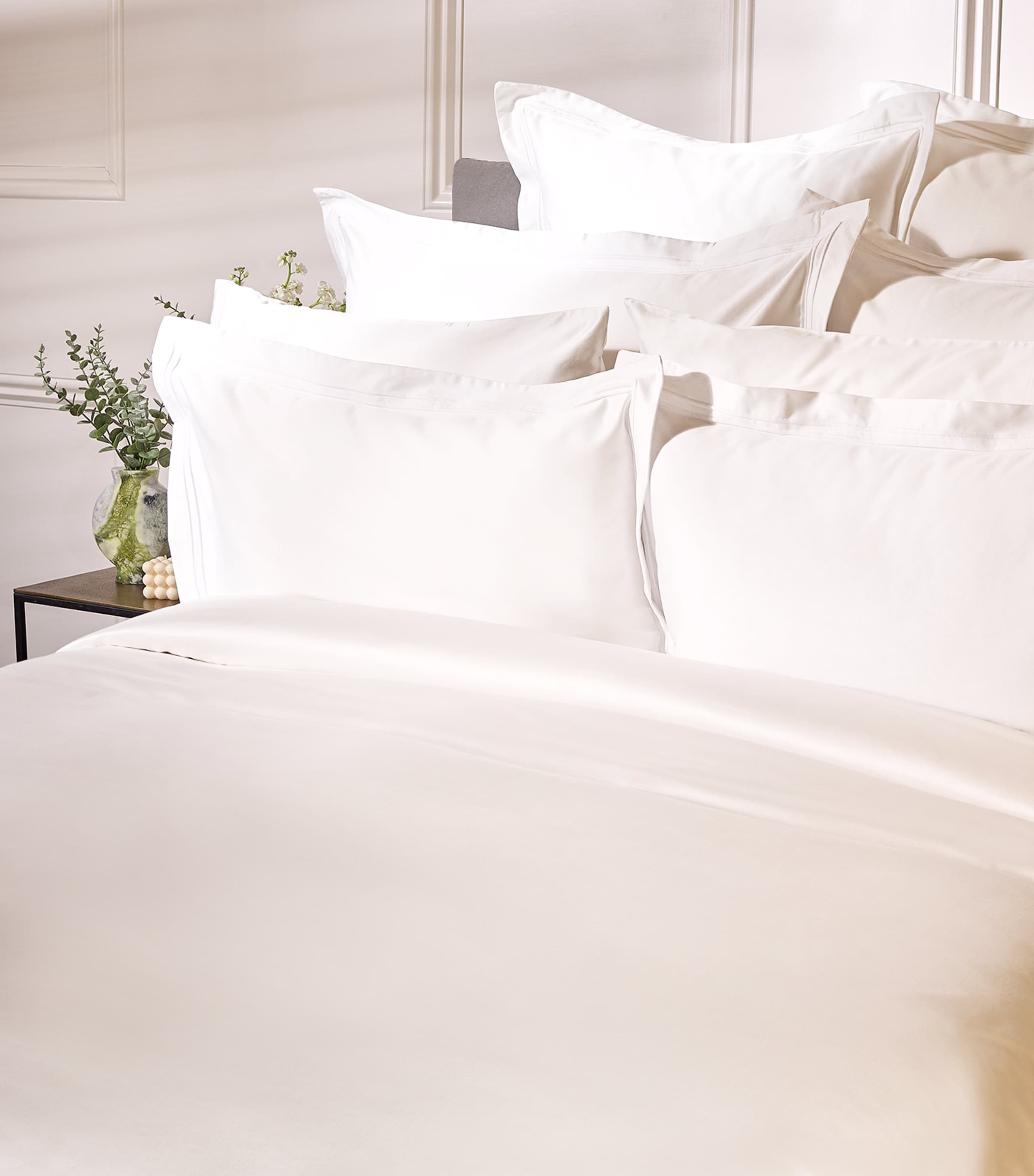 Harrods of London Richmond Oxford Pillowcase Pair (50cm x 75cm) White Image 3