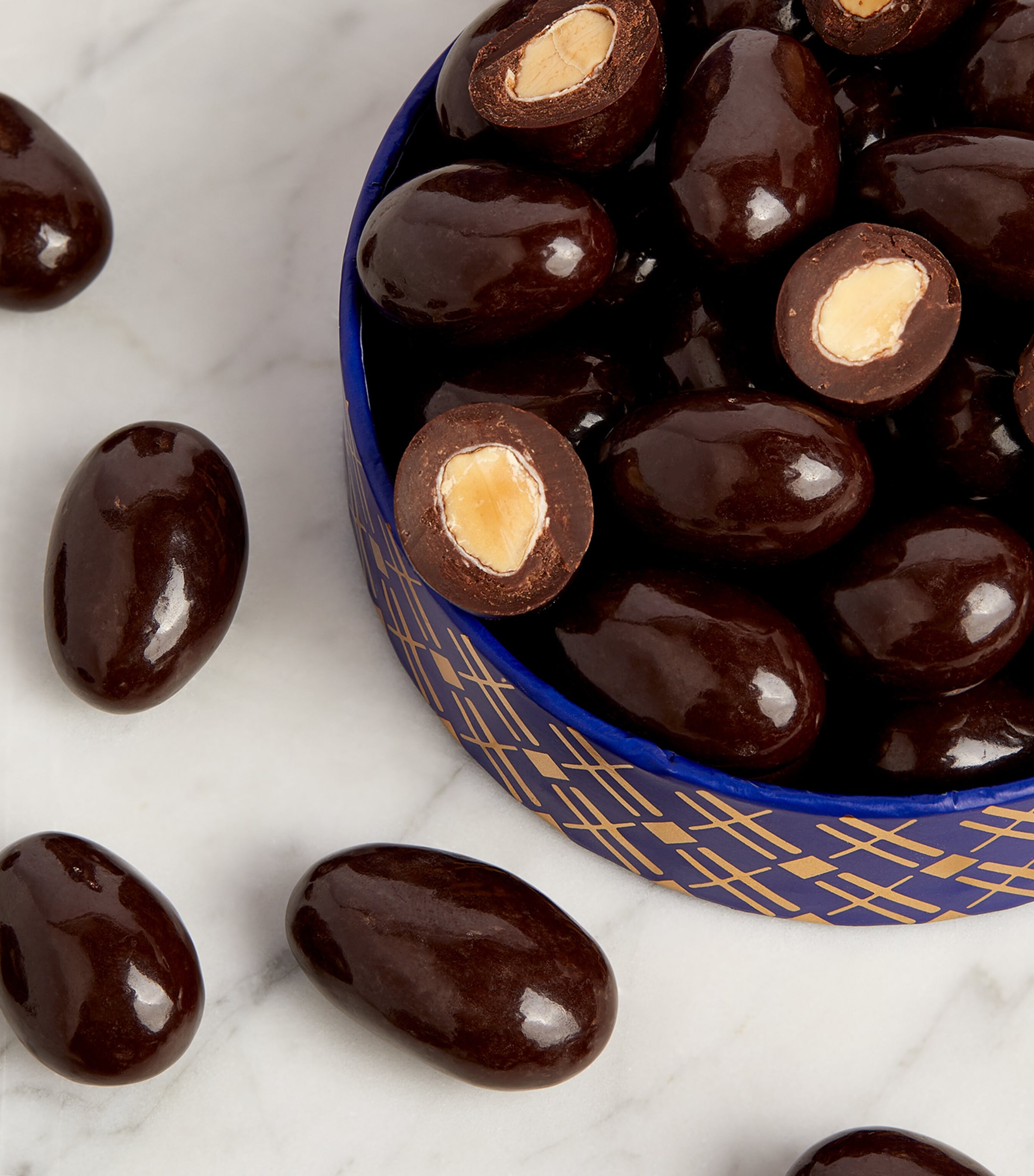 Salted Dark Chocolate Almonds (325g) NO COLOUR Image 4