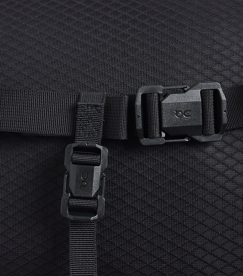 On Sling Pack Cross-Body Bag Magnet | Black Image 6