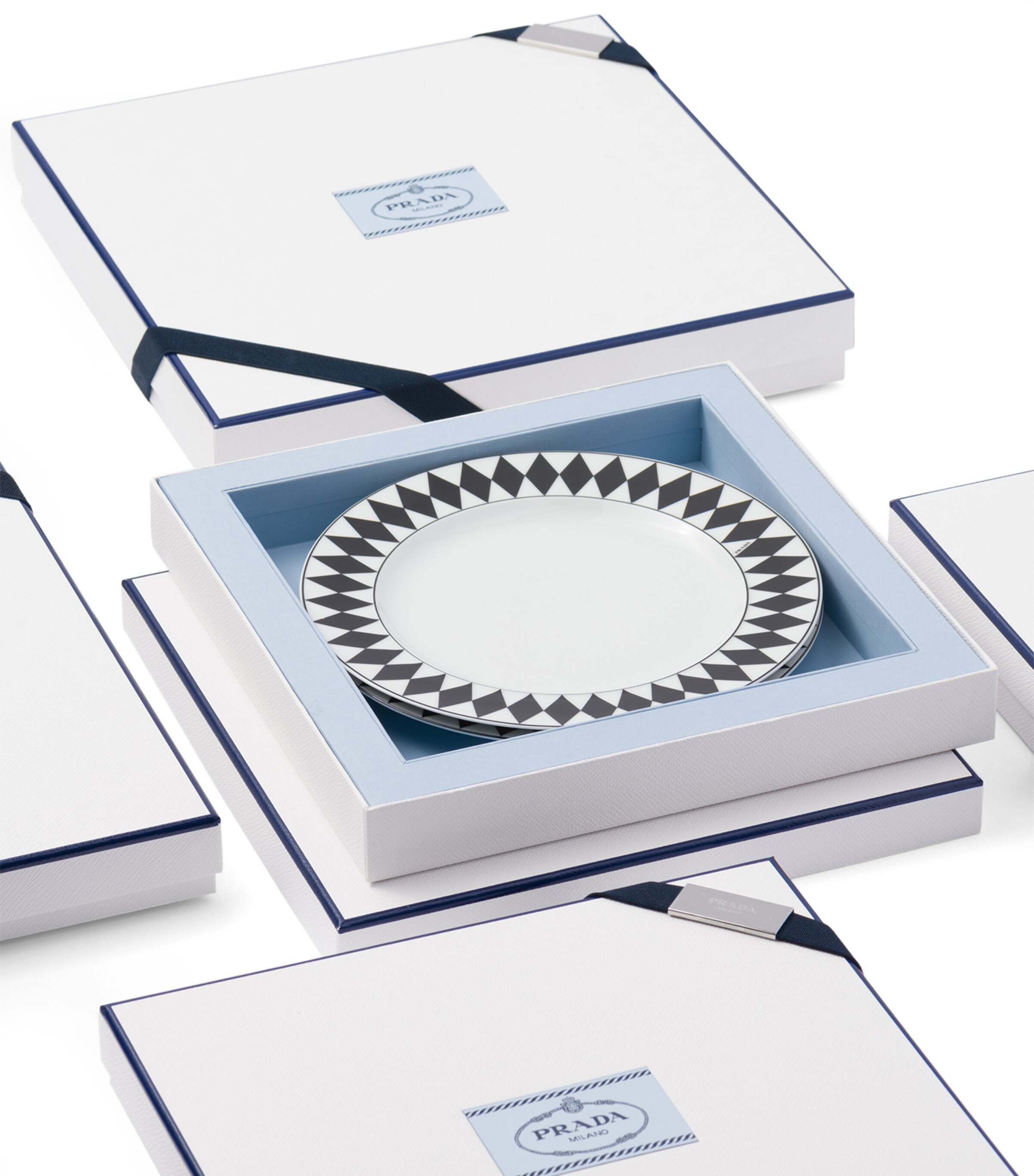 Set of 2 Porcelain Chequerboard Dessert Plates (22cm) F0E5W Image 4