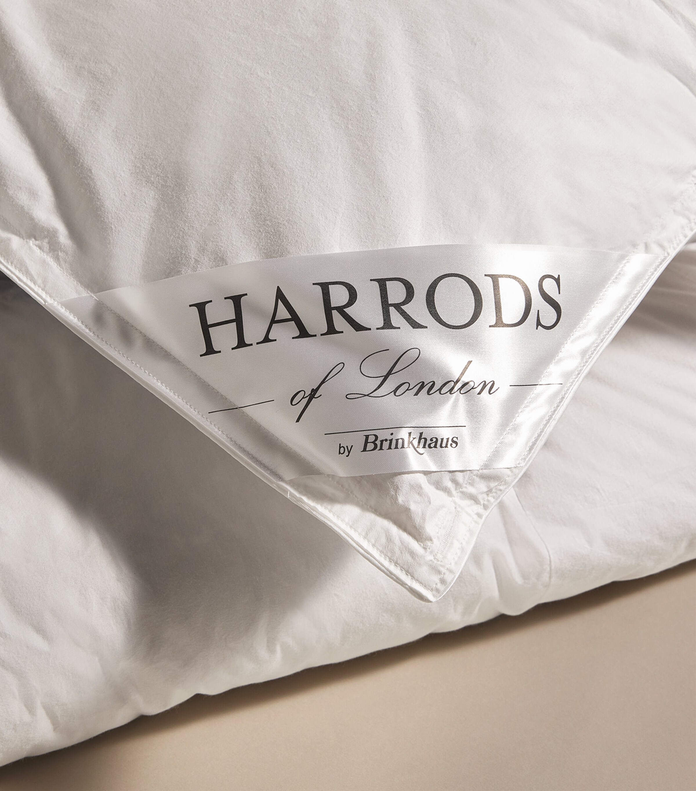 Harrods of London Double 100% Canadian Goose Down Duvet (9 Tog) White Image 5