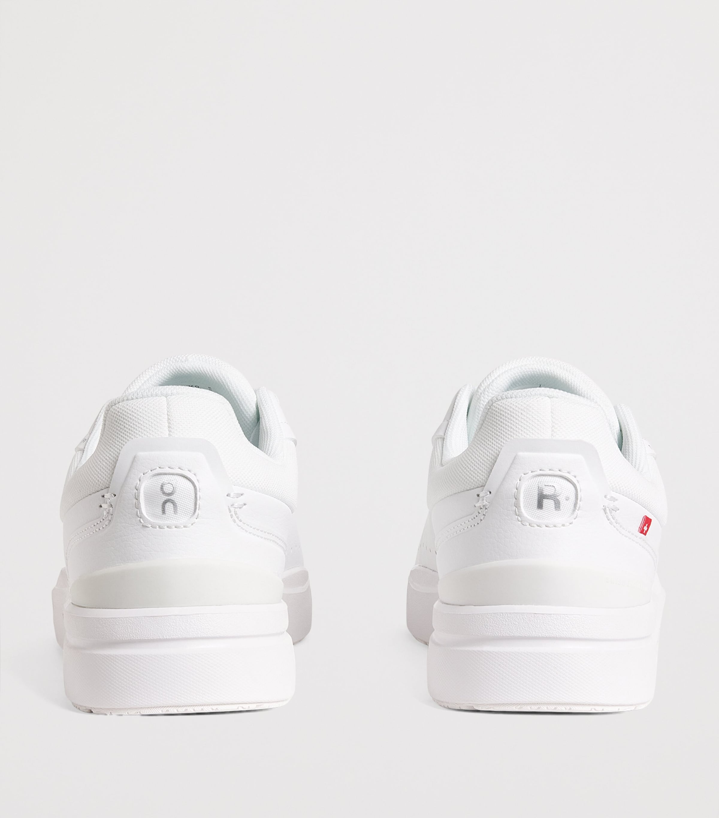 On Mens THE ROGER Advantage Sneakers White | White Image 5