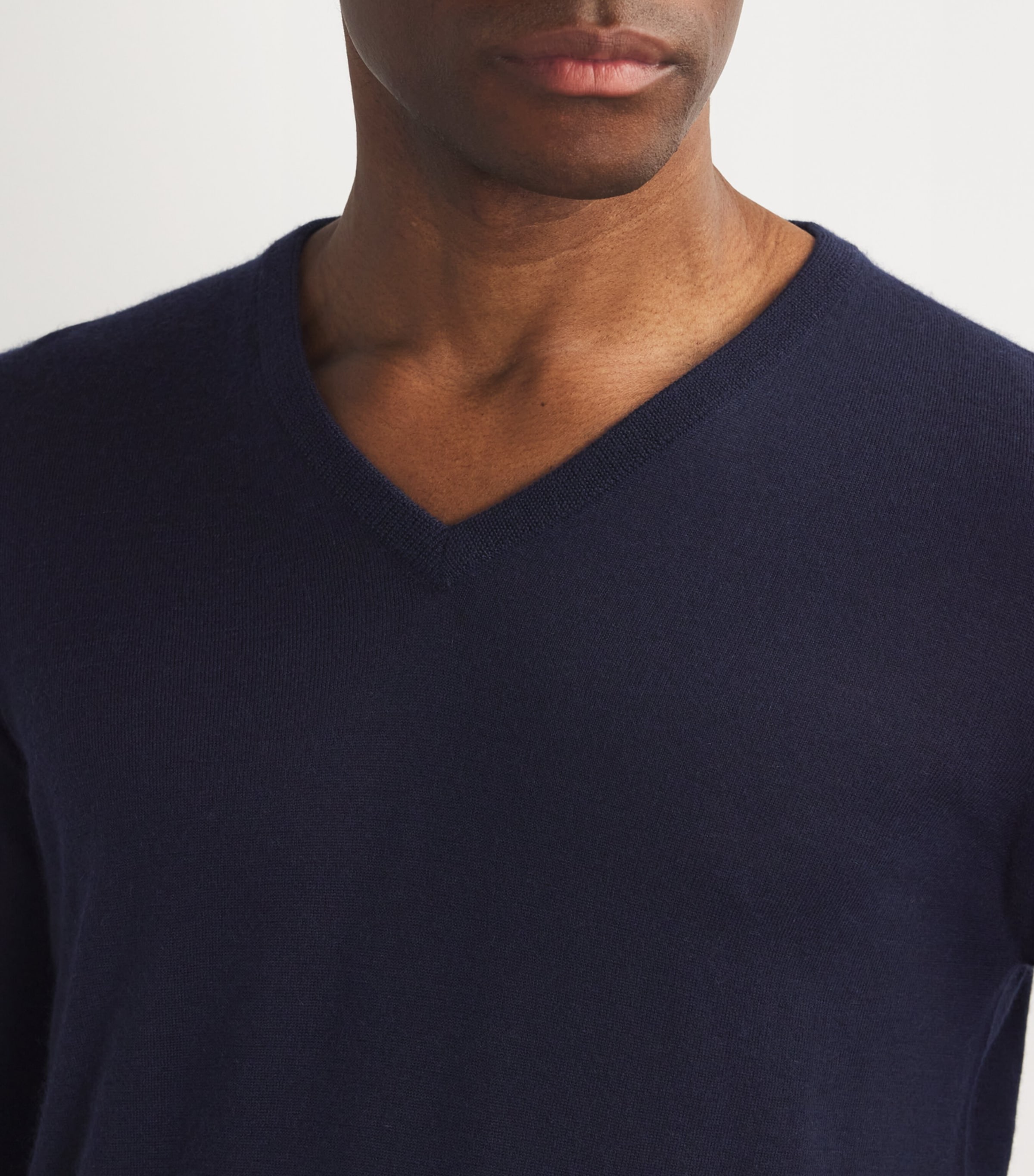 Superfine Cashmere V-Neck Sweater SD7600 DARK NAVY Image 6
