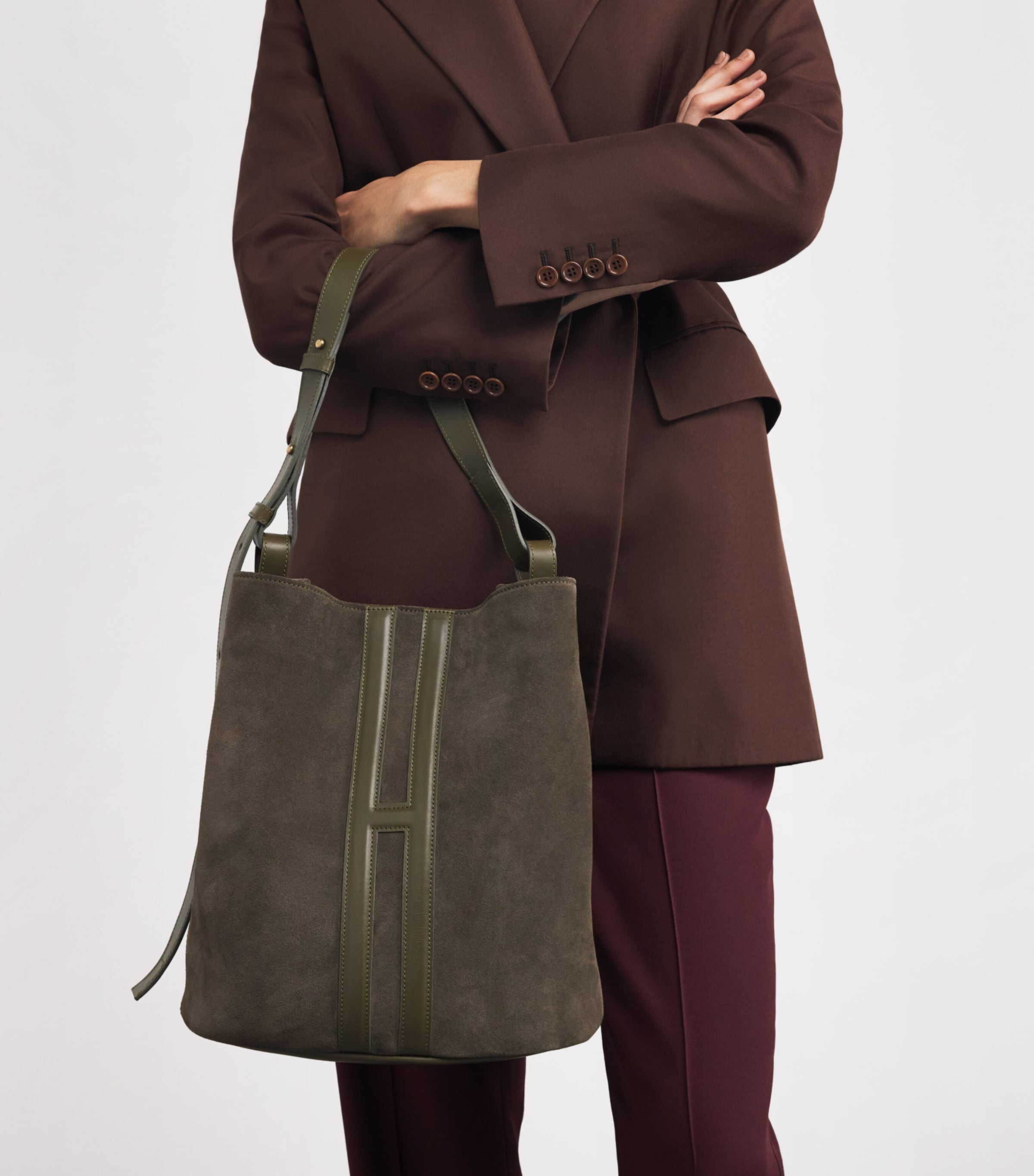 Suede H Tote Bag OLIVE Image 2