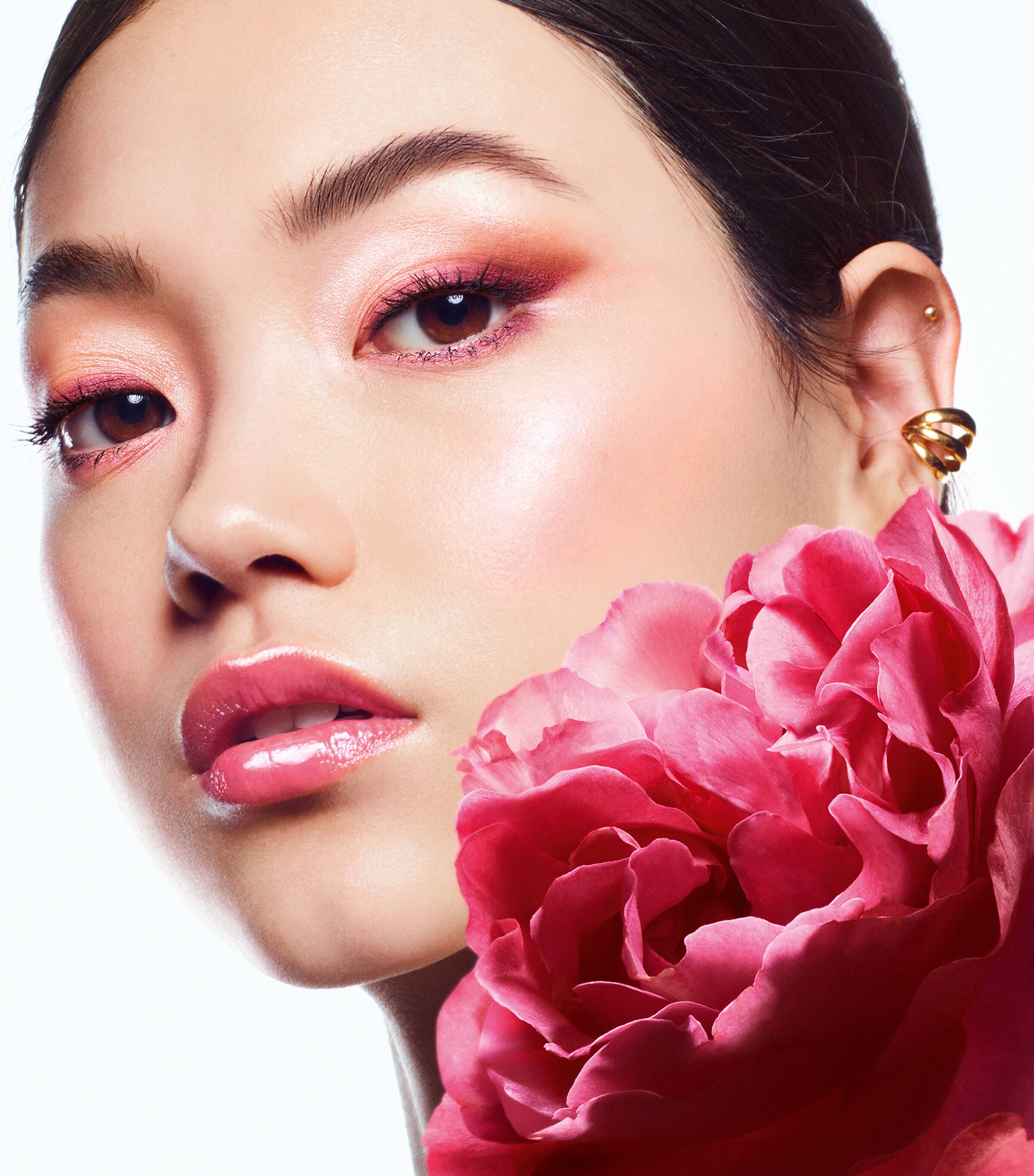 KissKiss Bee Glow Lip Oil 319 PEACH Image 8