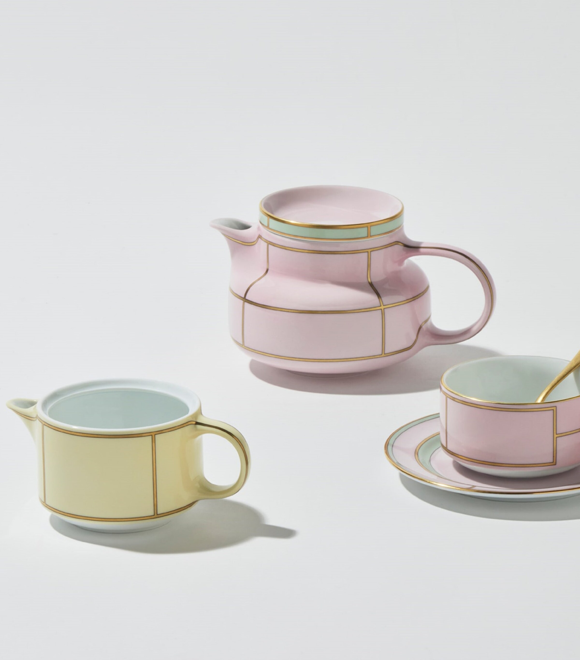 Porcelain Colonna Diva Giallo Milk Jug (300ml) G00134901 Image 4