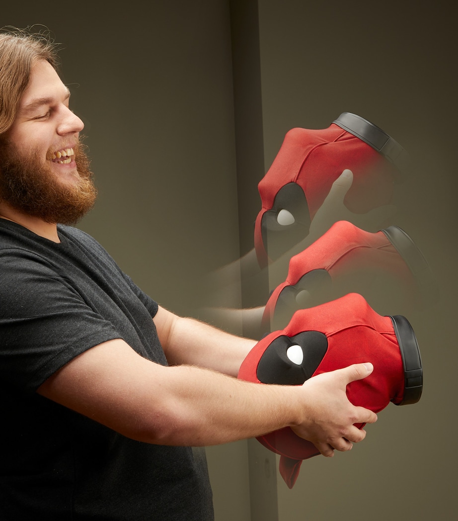 Marvel Marvel Legends Series Deadpool's Head Premium Interactive Head Image 4