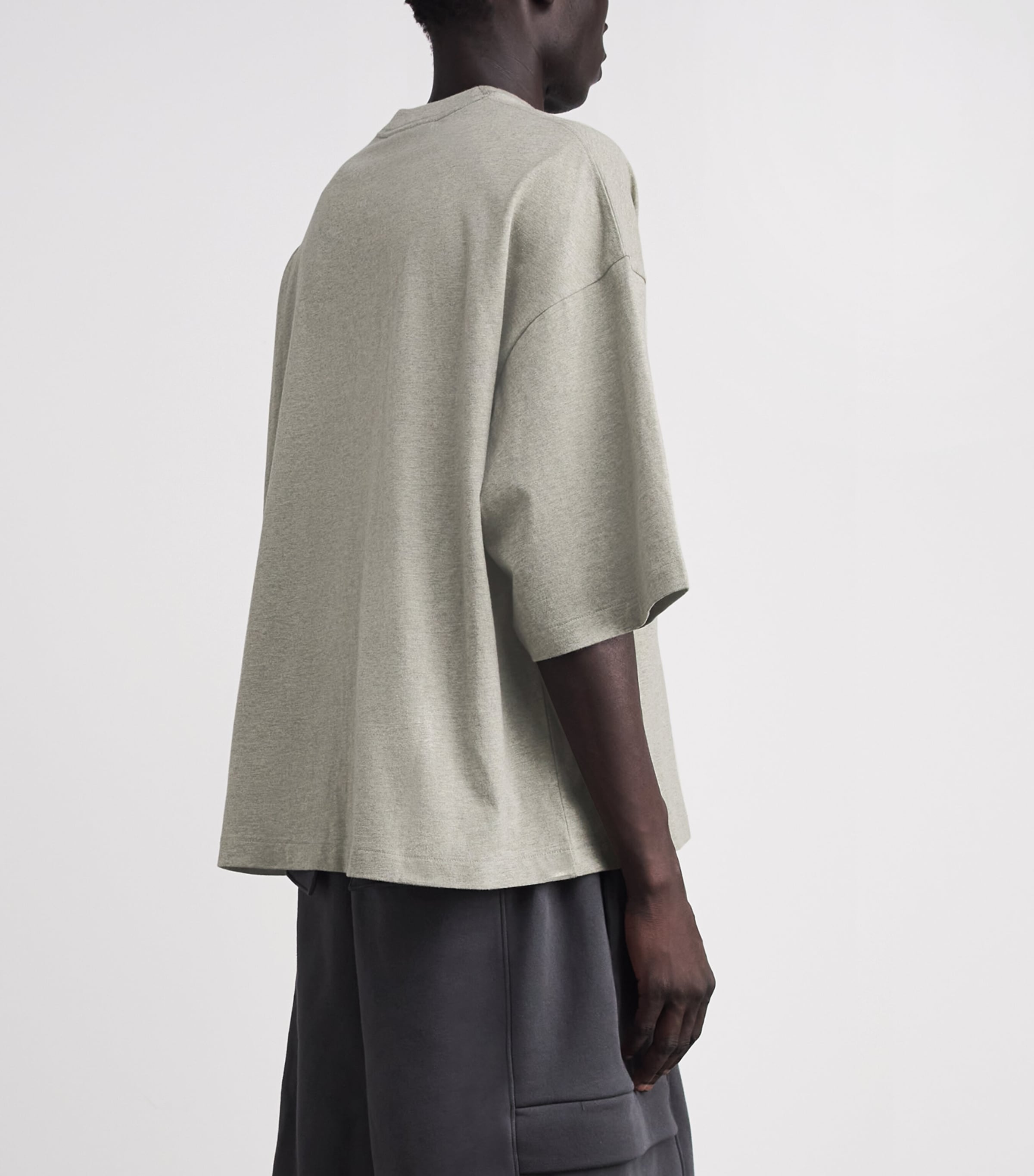 FEAR OF GOD ESSENTIALS Mens Cotton Merch T-Shirt Seal Heather Image 5