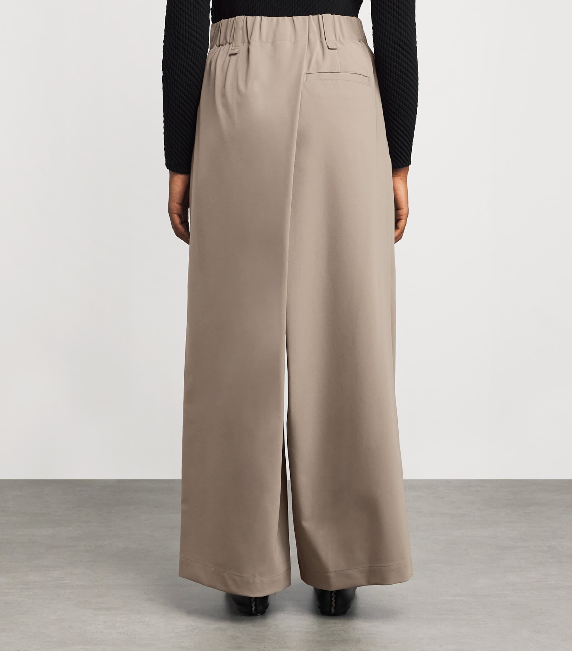 Round Trousers 10 Image 4