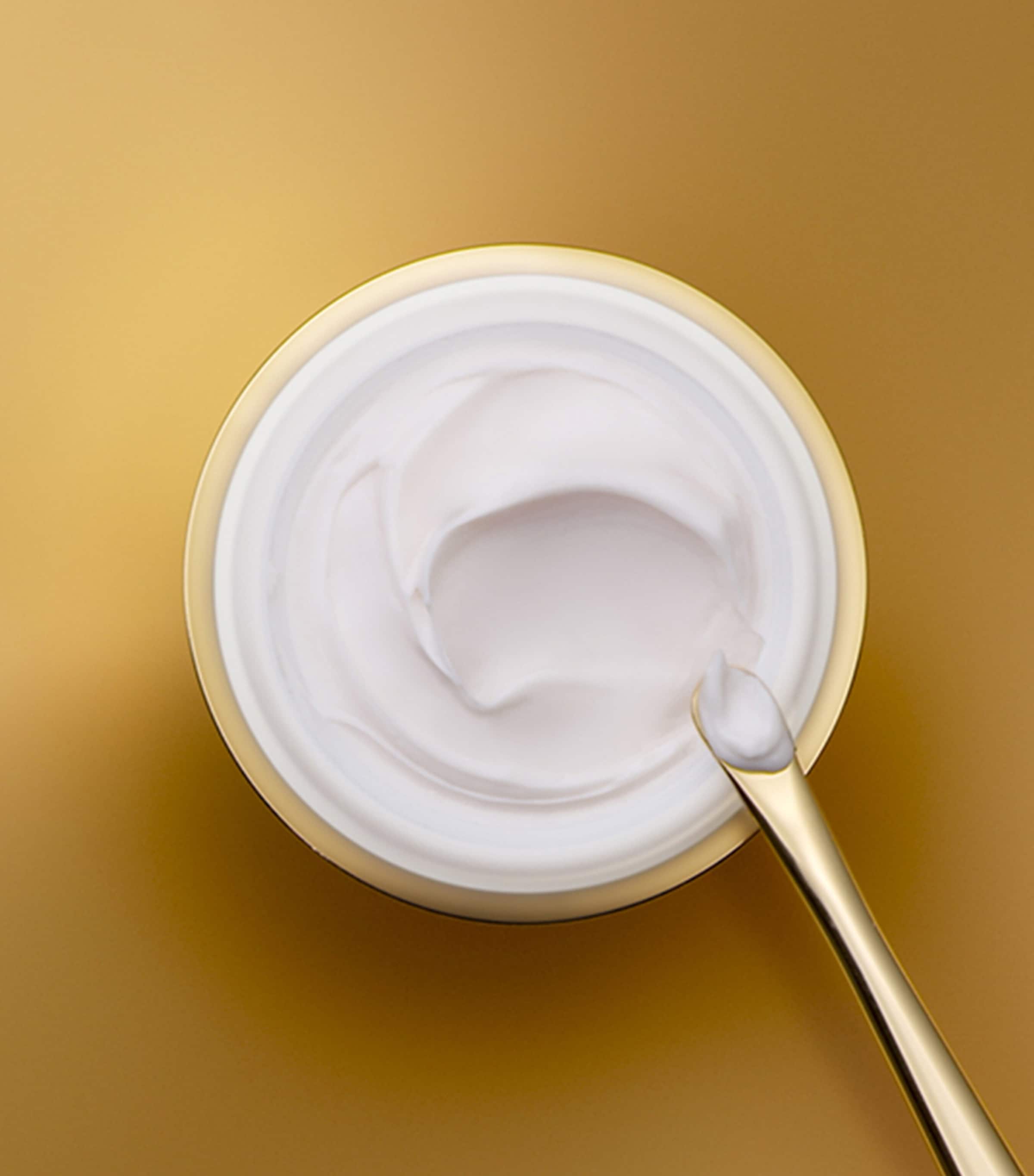 Re-Nutriv Ultimate Lift Regenerating Youth Creme Moisturiser (50ml) NO COLOUR Image 3