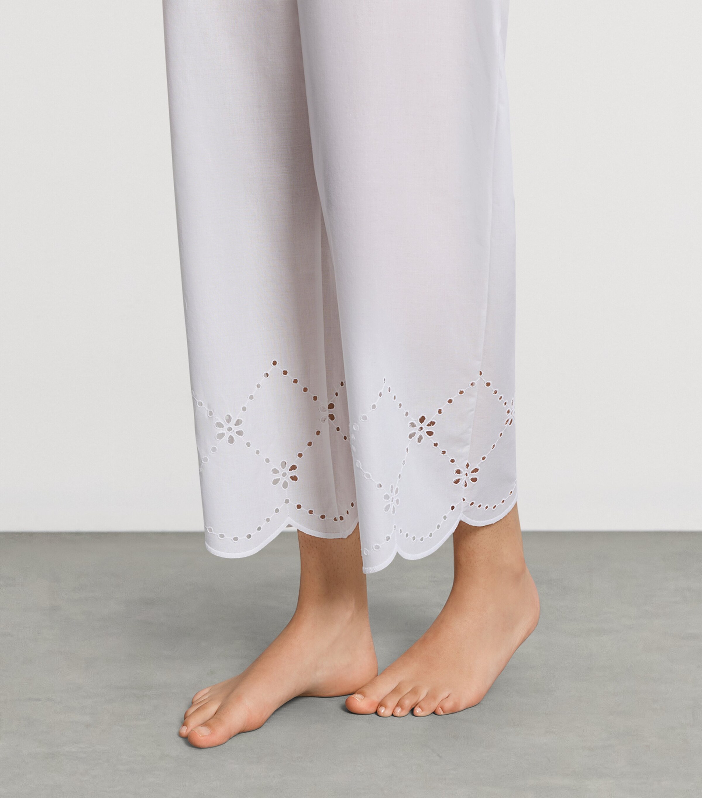 Hanro Womens Broderie Anglaise Cropped Trousers White Image 6