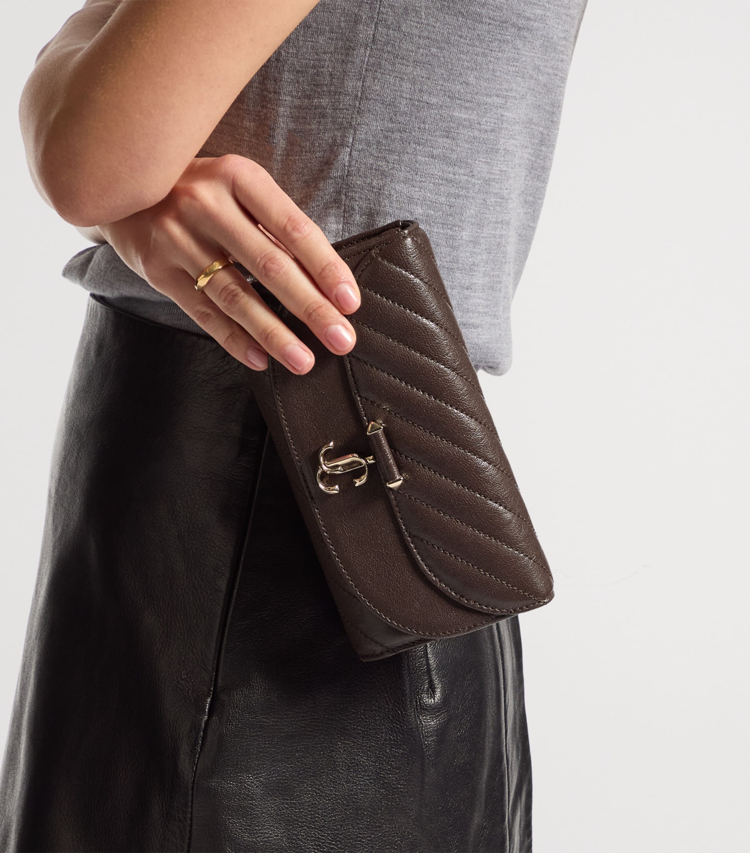 Jimmy Choo Curve Wallet on Chain Chocolate/shiny Gold Image 2
