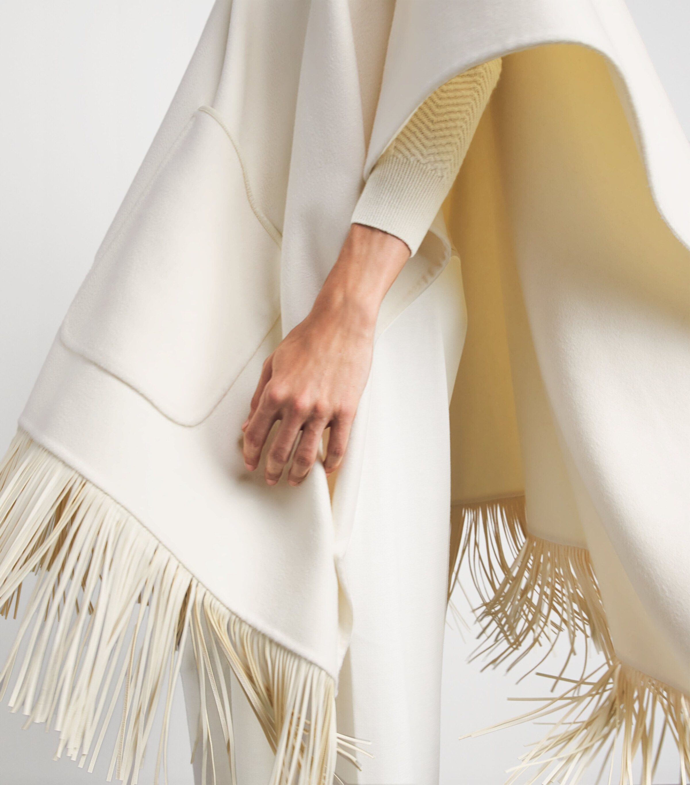 Colombo Womens Cashmere Fringe-Trim Hooded Cape Image 3