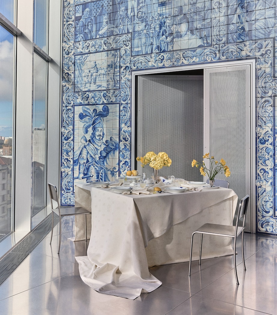 Jacquard Waves Tablecloth (145cm x 320cm) WHITE Image 2