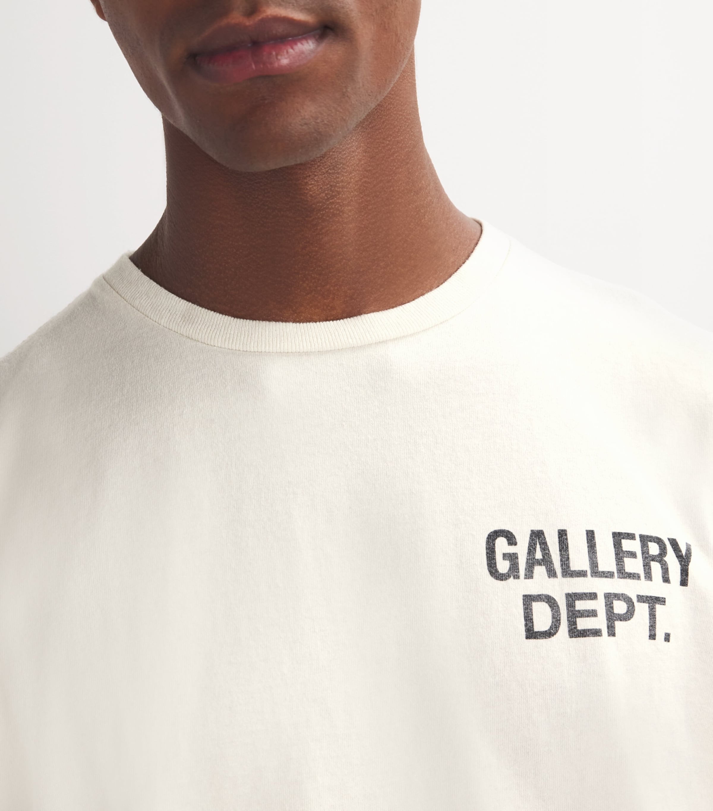 GALLERY DEPT.★ロゴ コットンジャージー Tシャツ GALLERY DEPT. コットンジャージー Tシャツ ロゴプリント入り
