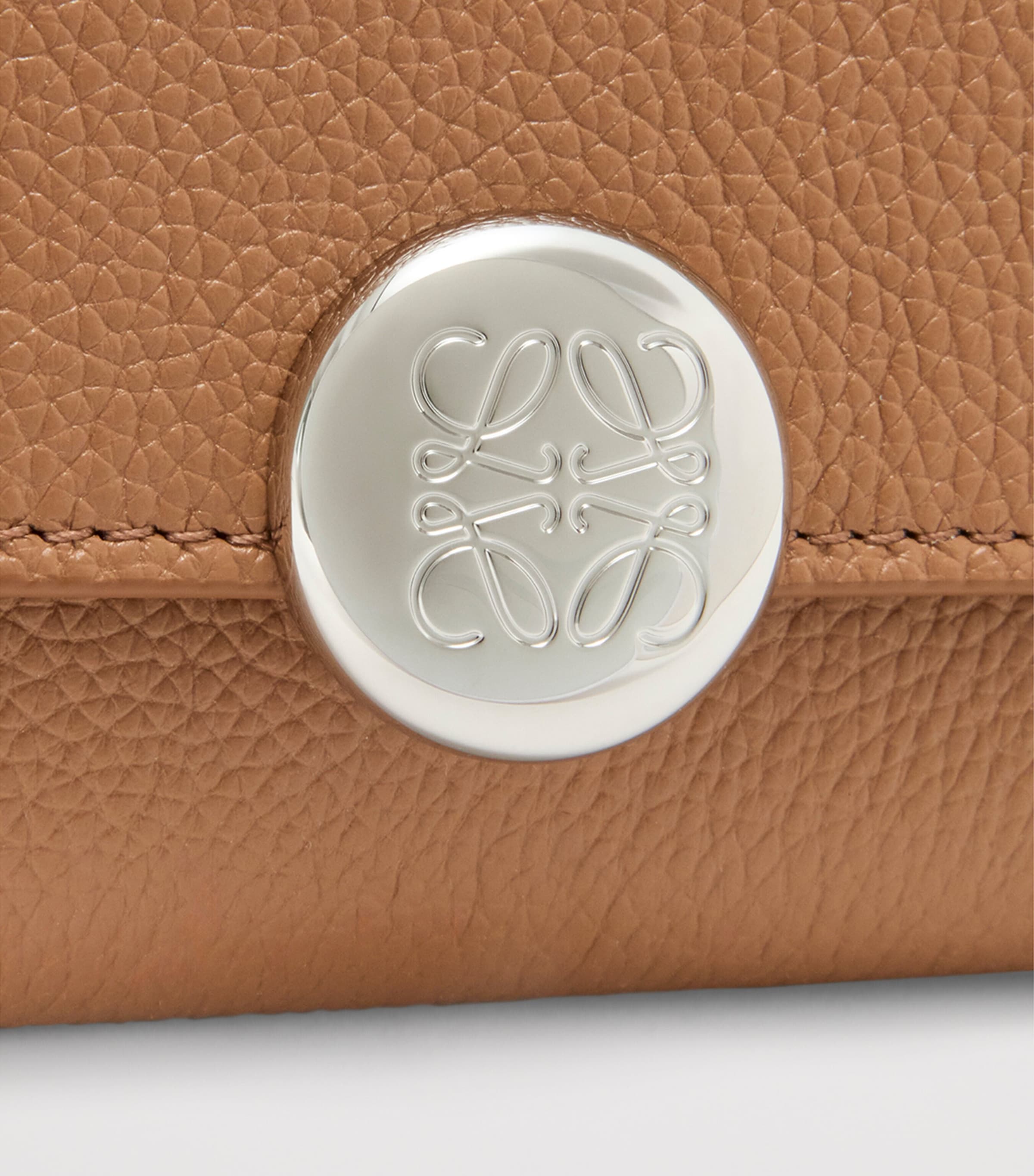 Small Leather Pebble Vertical Wallet MOCHA Image 5