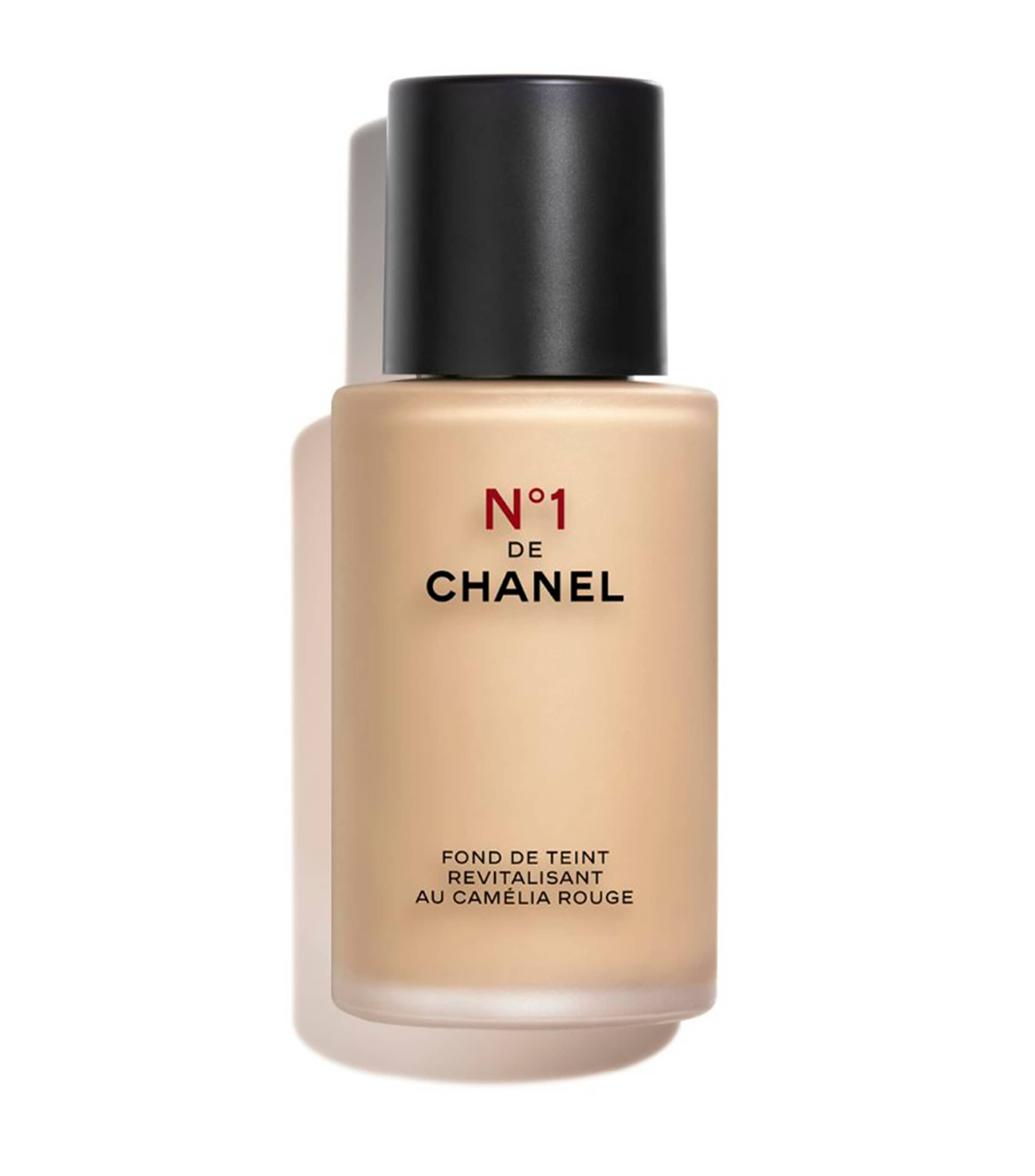 Chanel N°1 De  Revitalizing Foundation In Nude