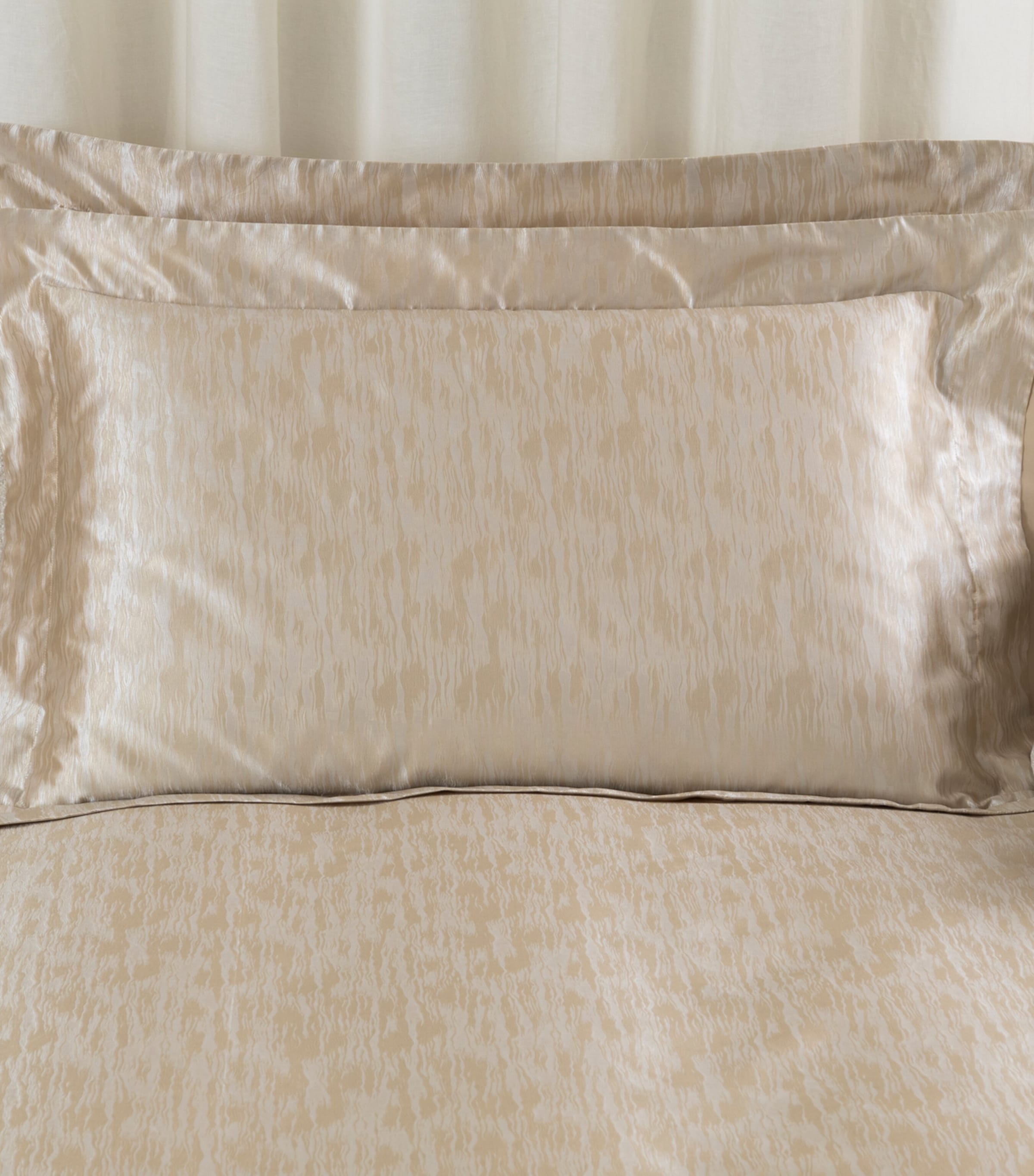 Frette Silk Luxury Sway Standard Pillowcase (50cm x 80cm) Milk/golden B Image 2