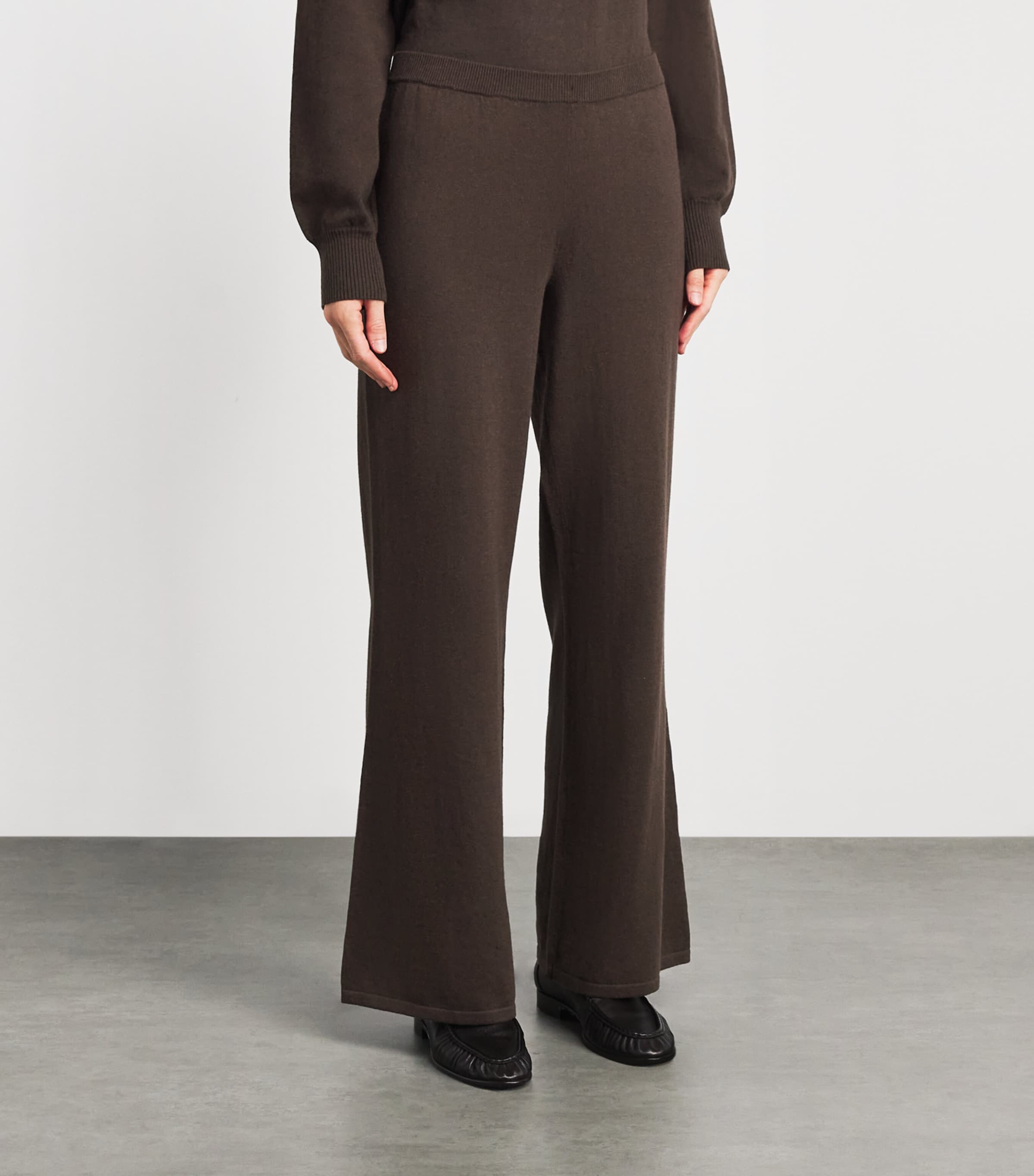 ÉTERNE Womens Cashmere-Cotton Wide-Leg Sweatpants Mushroom Image 4
