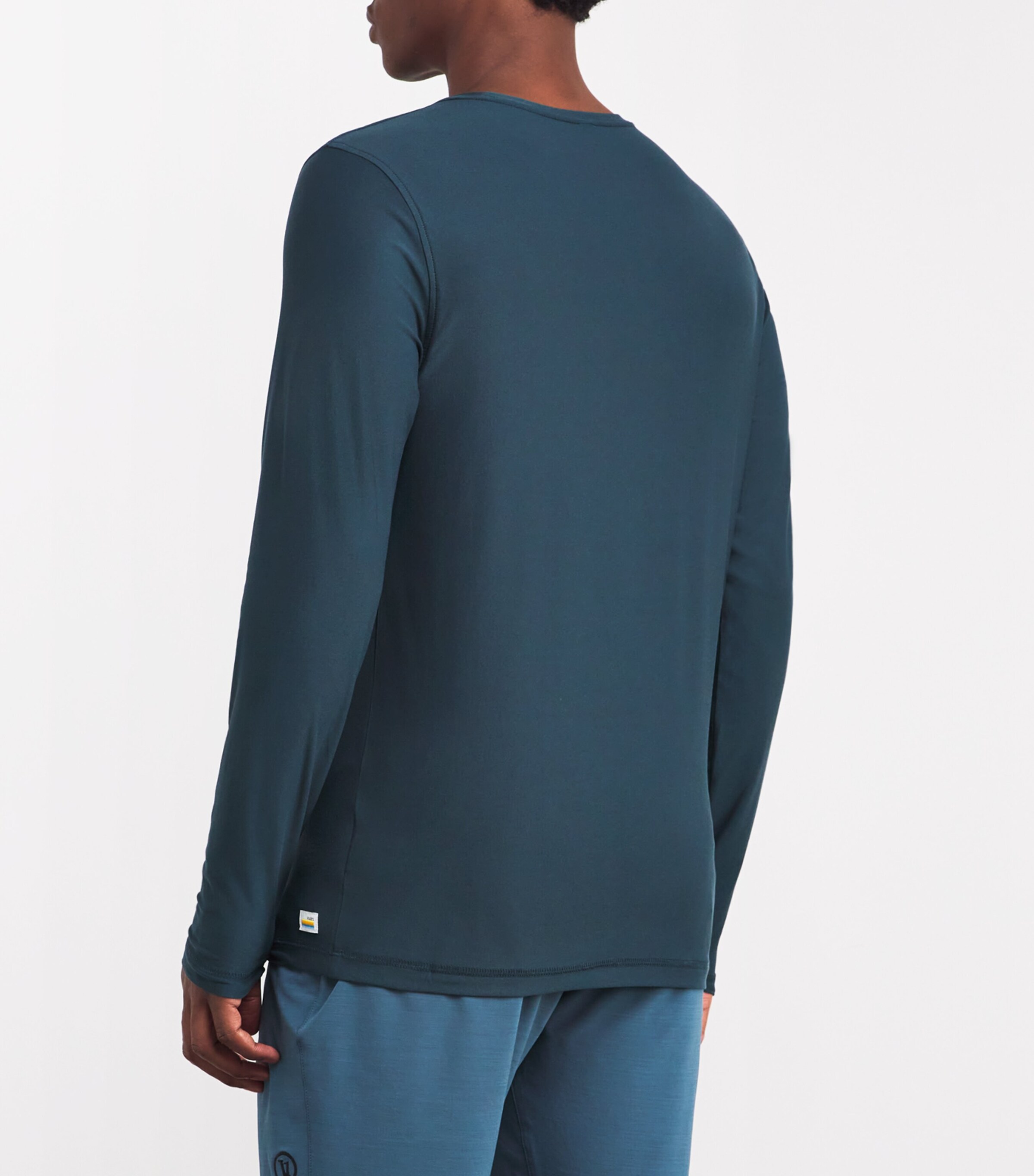 VUORI Mens Strato Tech Long-Sleeve T-Shirt Deep Sea Image 4