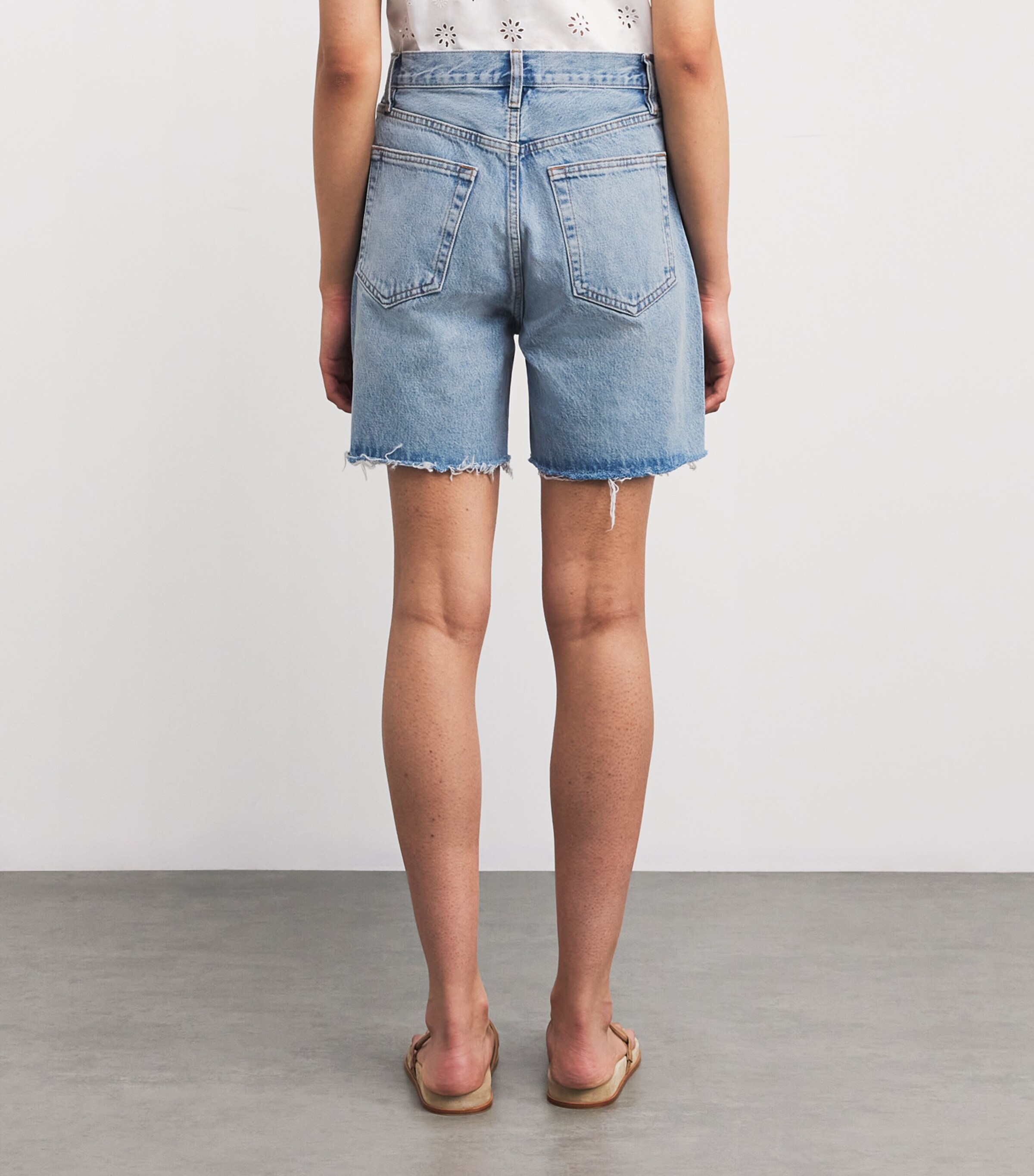 FRAME Womens The Timeless Denim Shorts Tricky Image 4