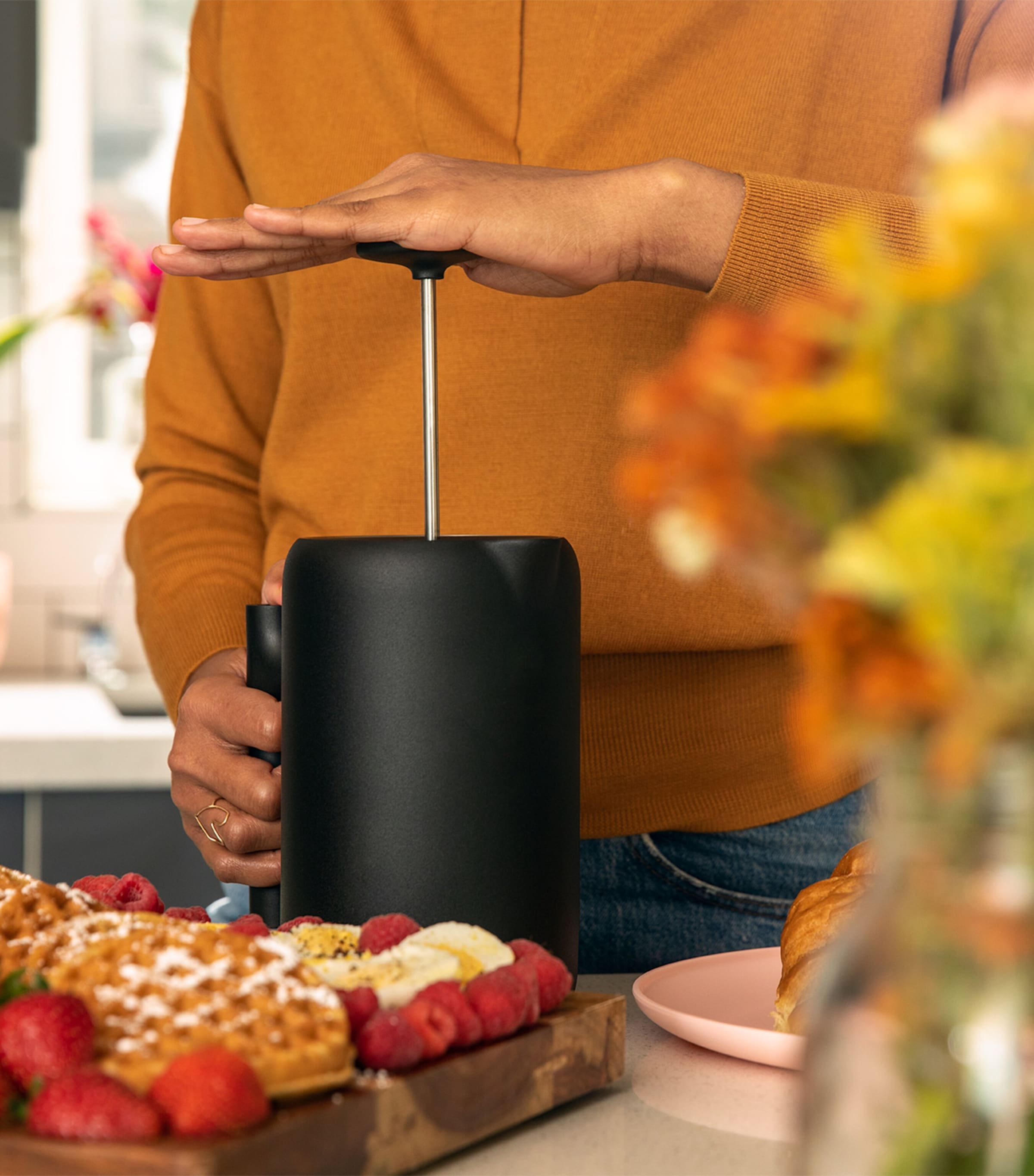 Clara French Press Coffee Maker BLACK Image 8