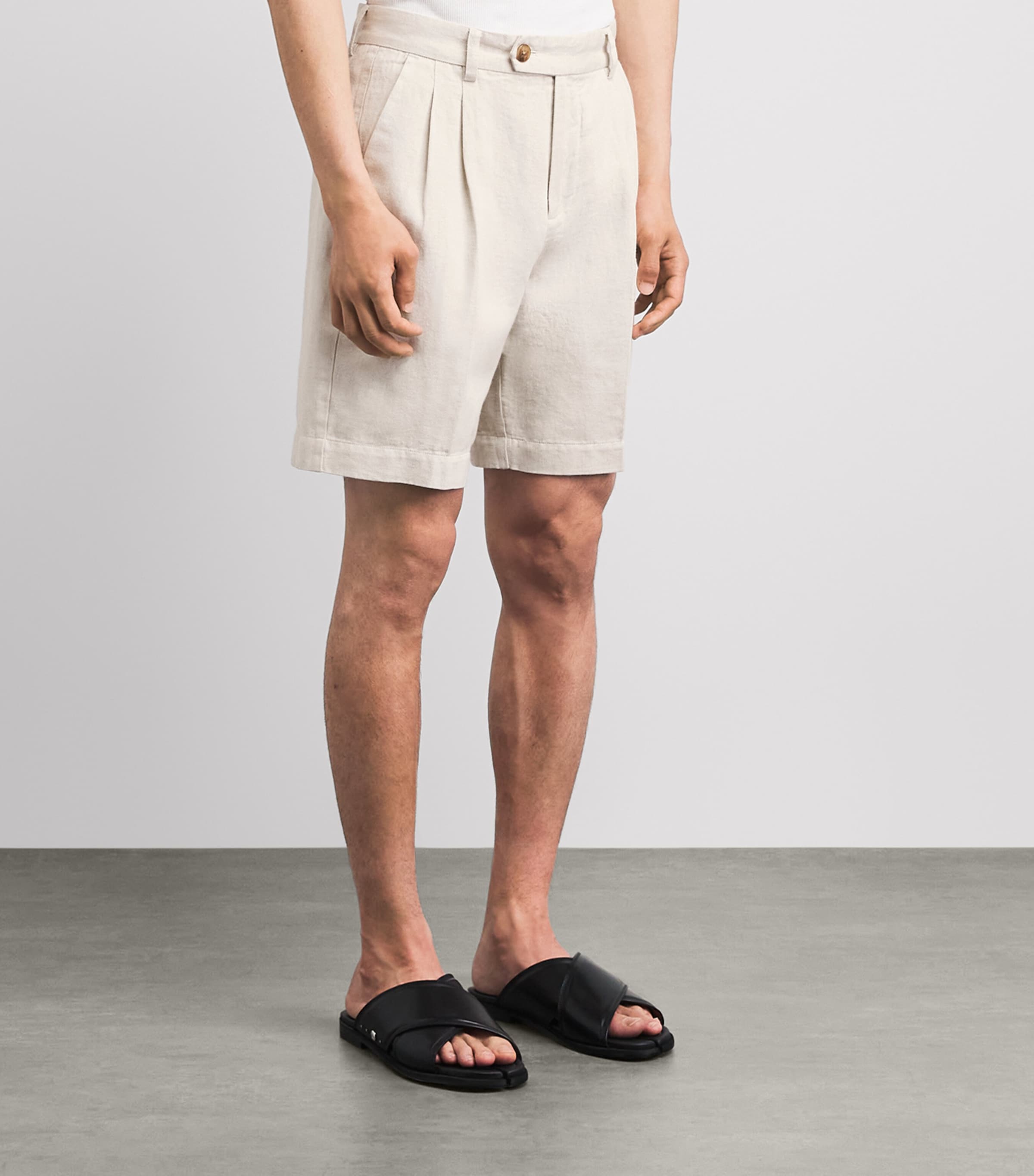 CHÉ Mens Cotton-Linen Marinos Chino Shorts Ivory Image 4