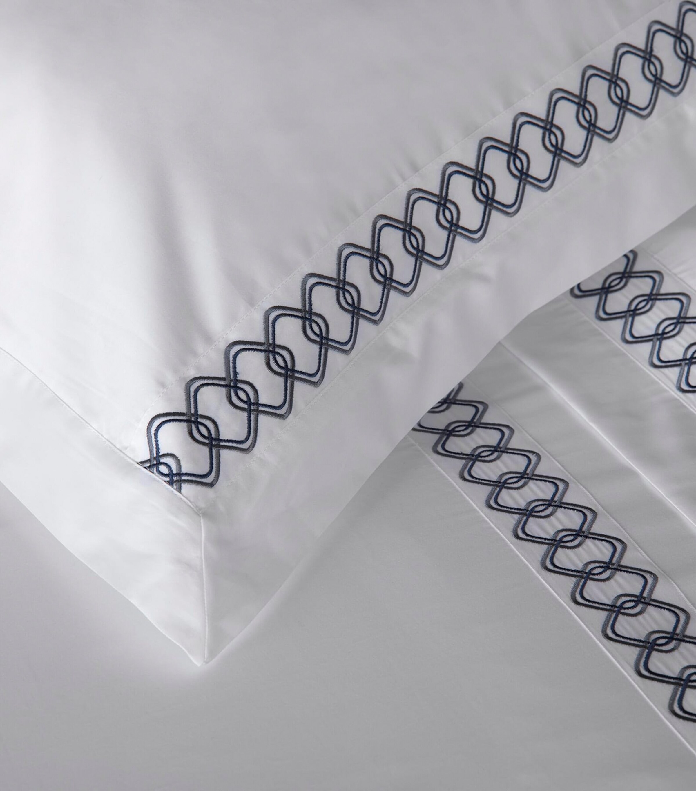 Cotton Ornato King Duvet Cover Set WHITE/MIDNIGHT Image 3