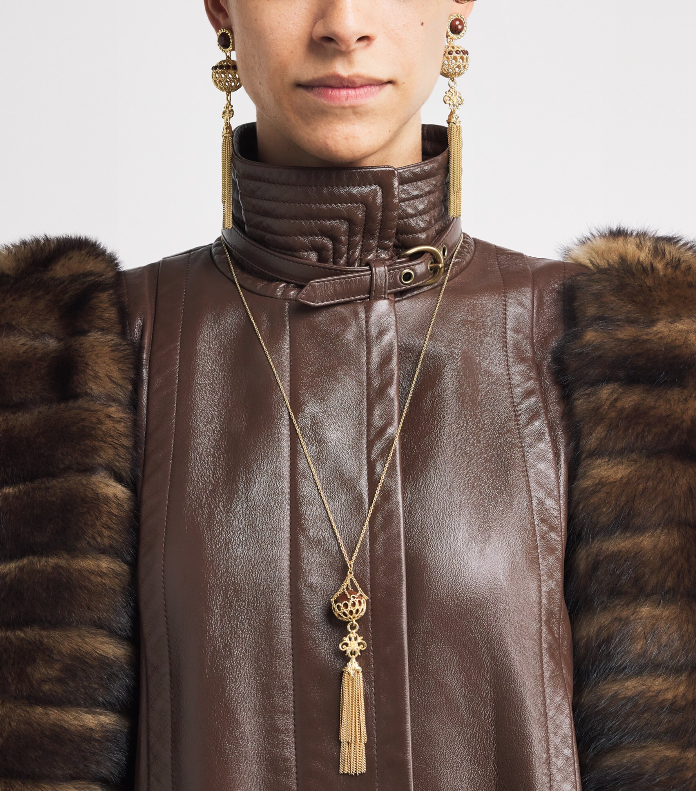 Chloé Tassle-Detail Earrings Gold And Brown Image 4