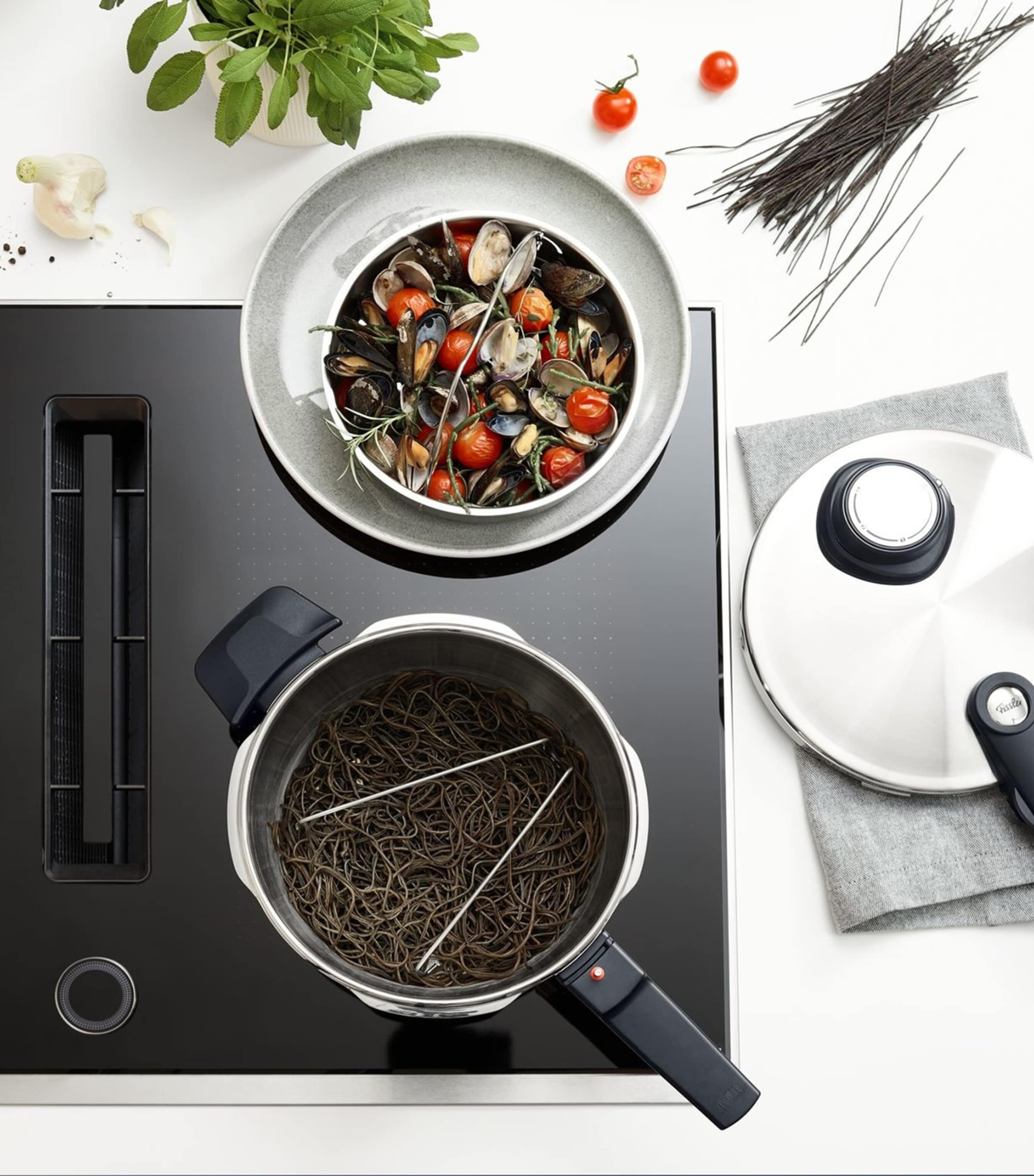 Vitavit Premium Pressure Cooker with Insert (26cm) STAINLESS STEEL Image 3