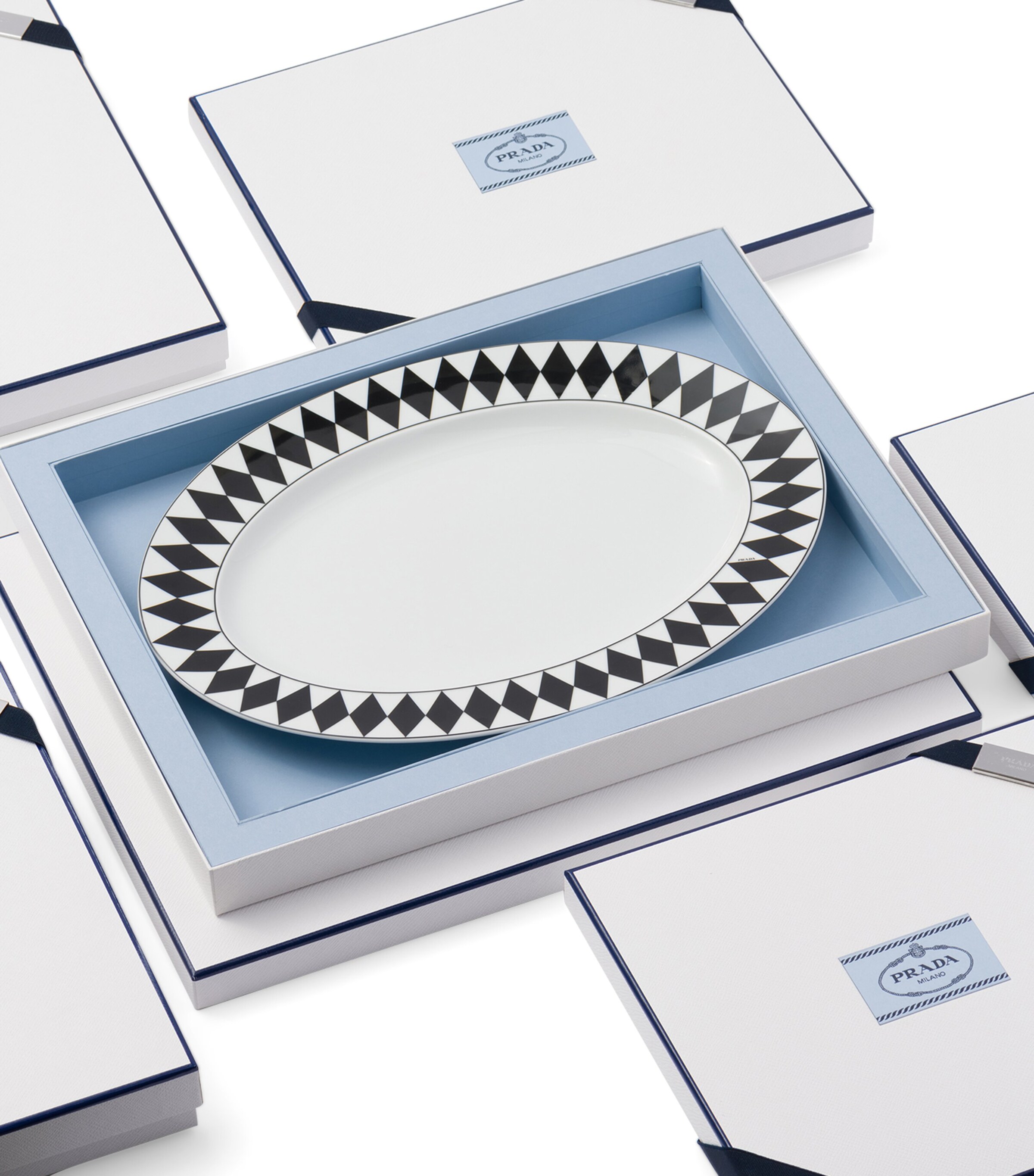 Chequerboard Serving Plate (40cm) F0E5W Image 4