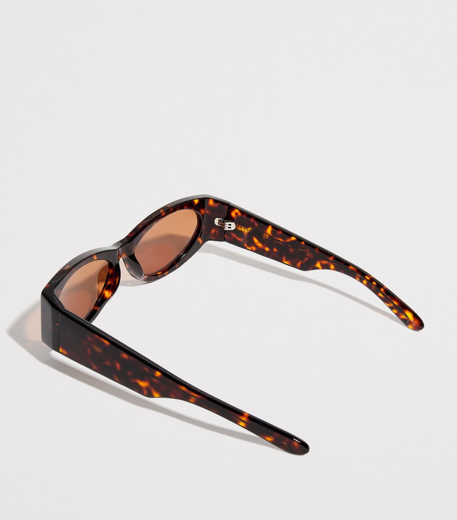 SIR. The Classic Sunglasses Tortoiseshell Image 3