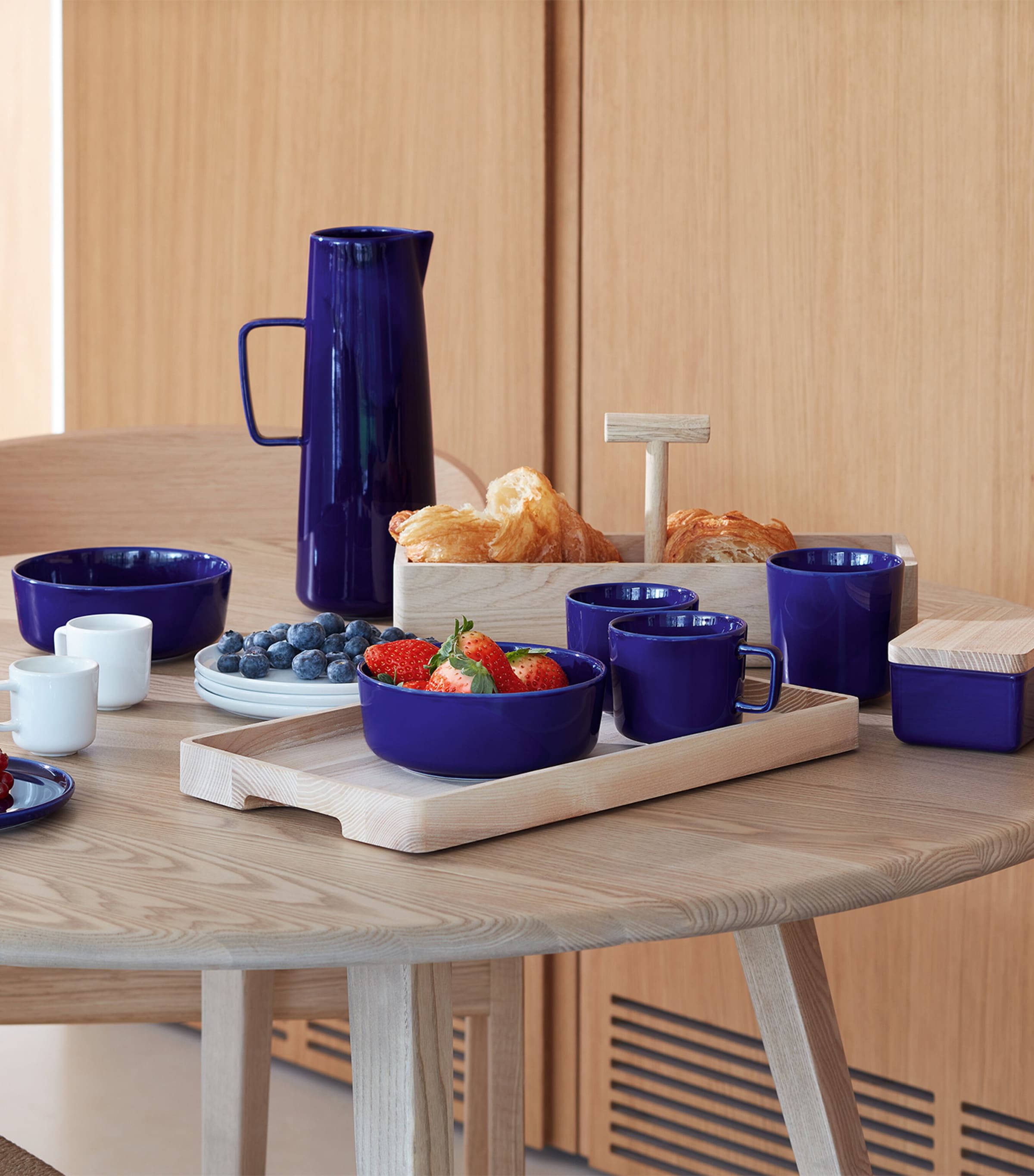 Porcelain Collective Jug (1.4L) COBALT Image 4