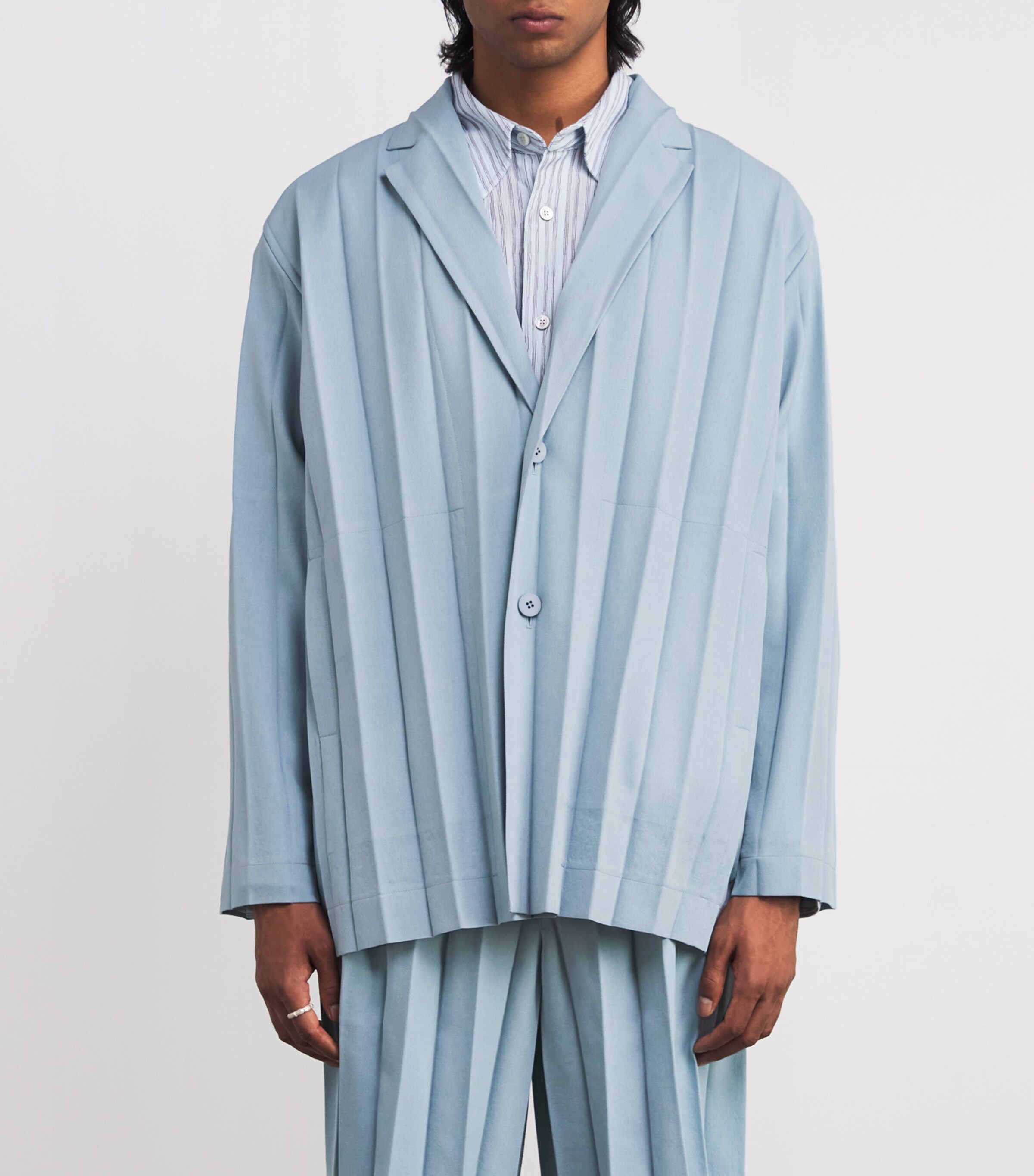 HOMME PLISSÉ EDGE ENSEMBLE 上下セット アイテムのご紹介「EDGE ENSEMBLE」 – isseymiyake.com