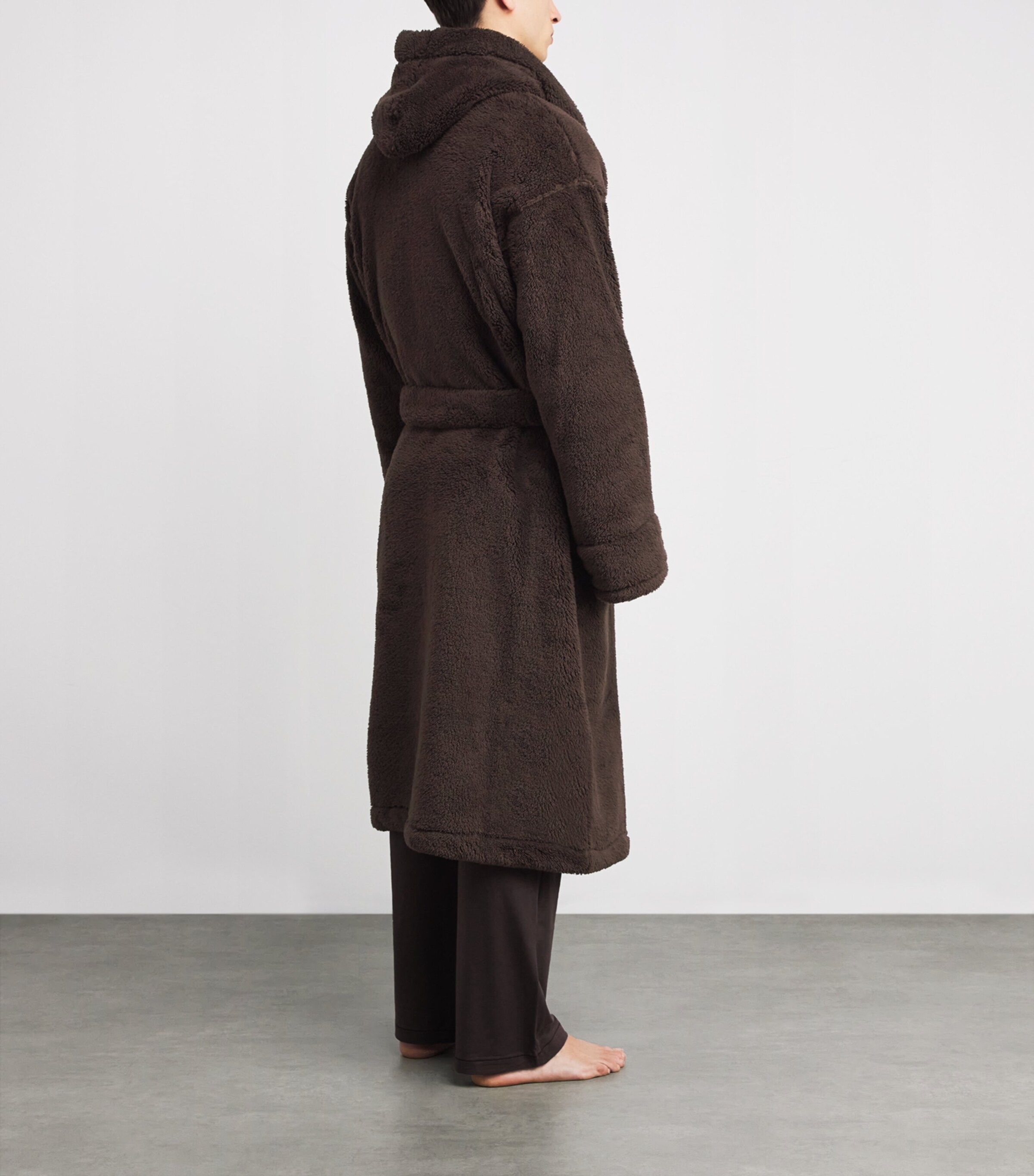 Skims Mens Plush Hotel Robe Espresso Image 4