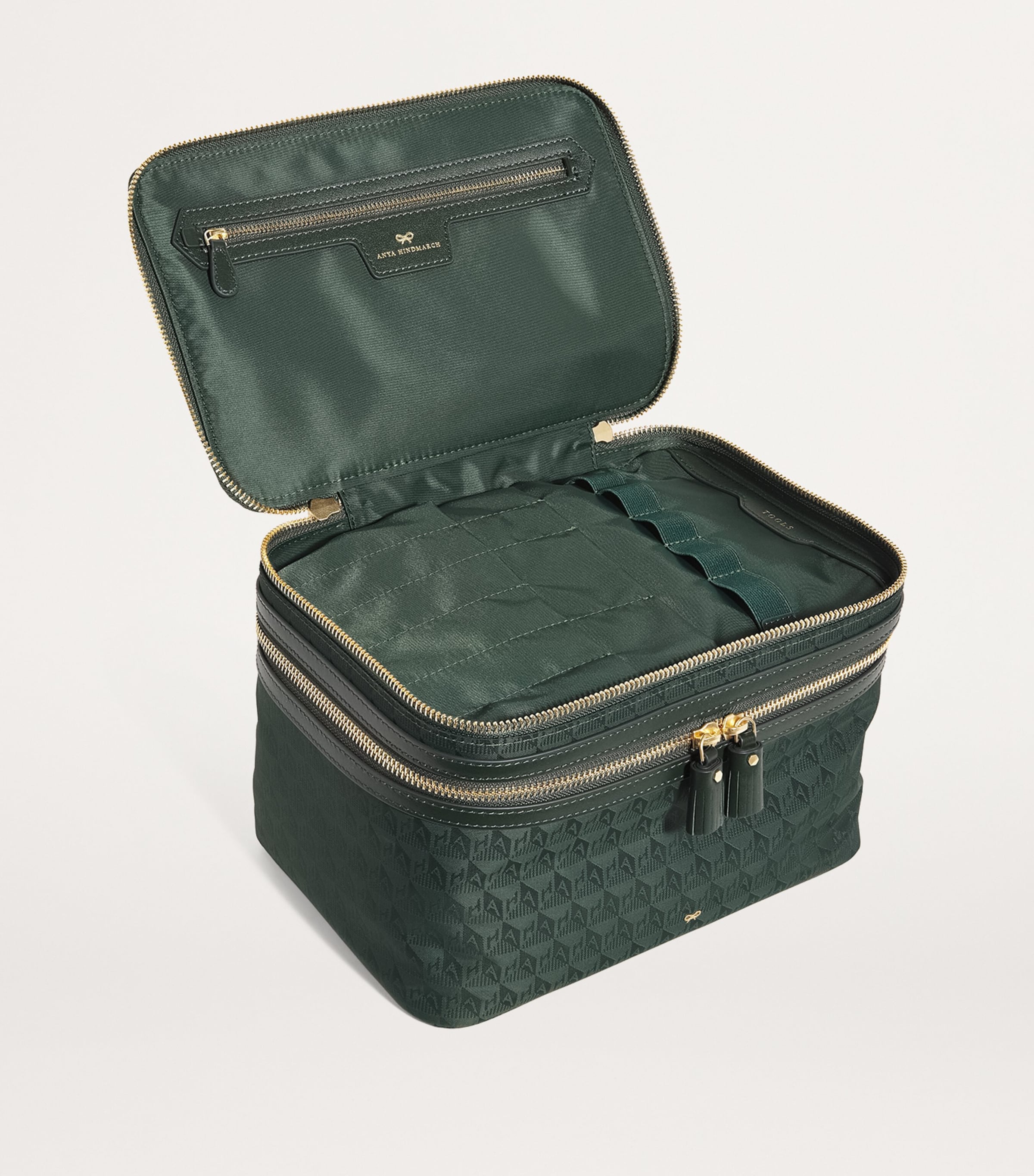 関税なし☆ANYA HINDMARCH Jacquard Vanity Kit Travel Bag Anya Hindmarch Jacquard Vanity Kit Travel Bag | Harrods UK