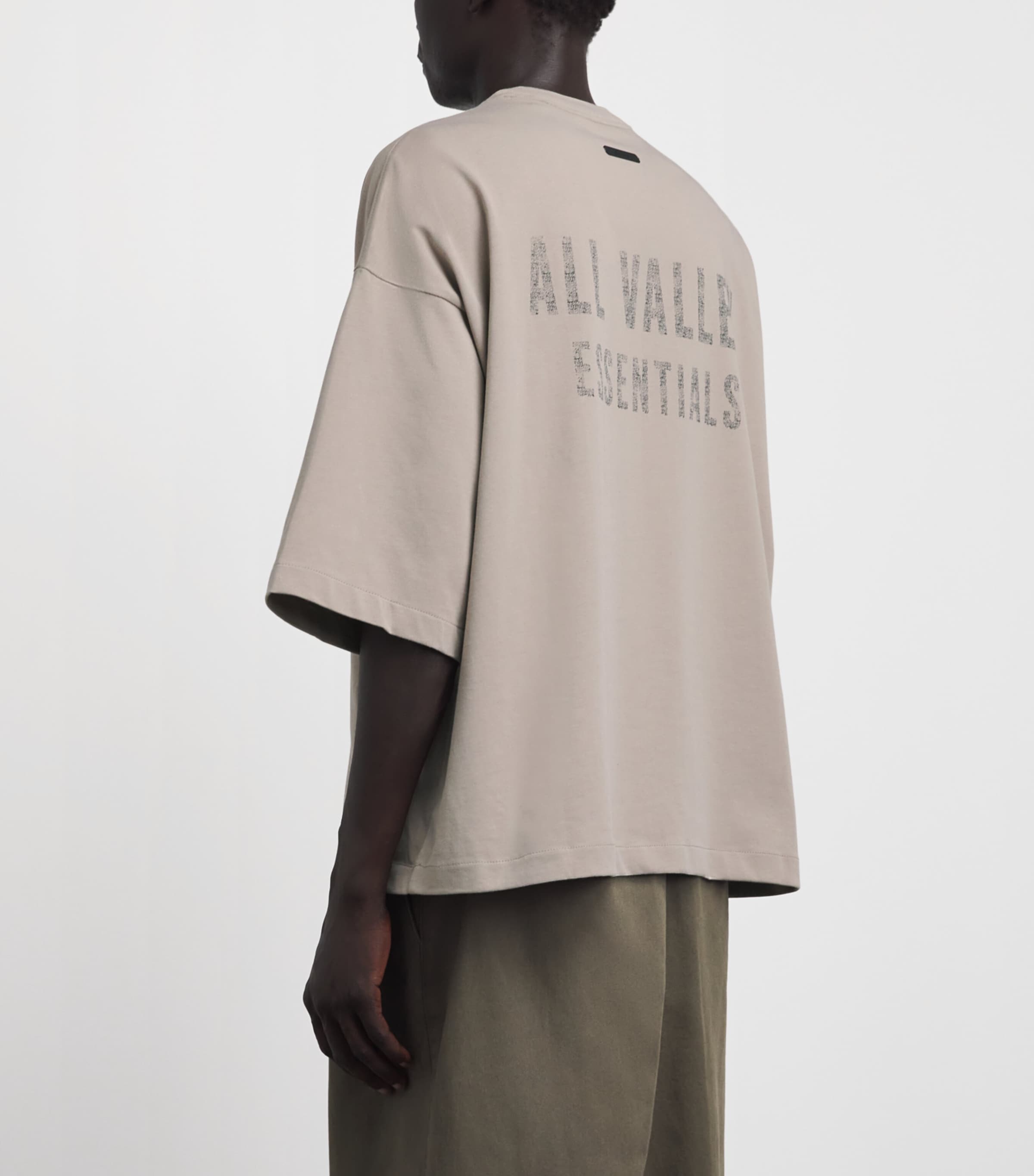 FEAR OF GOD ESSENTIALS Mens Cotton Boxy Merch T-Shirt Seal Image 5