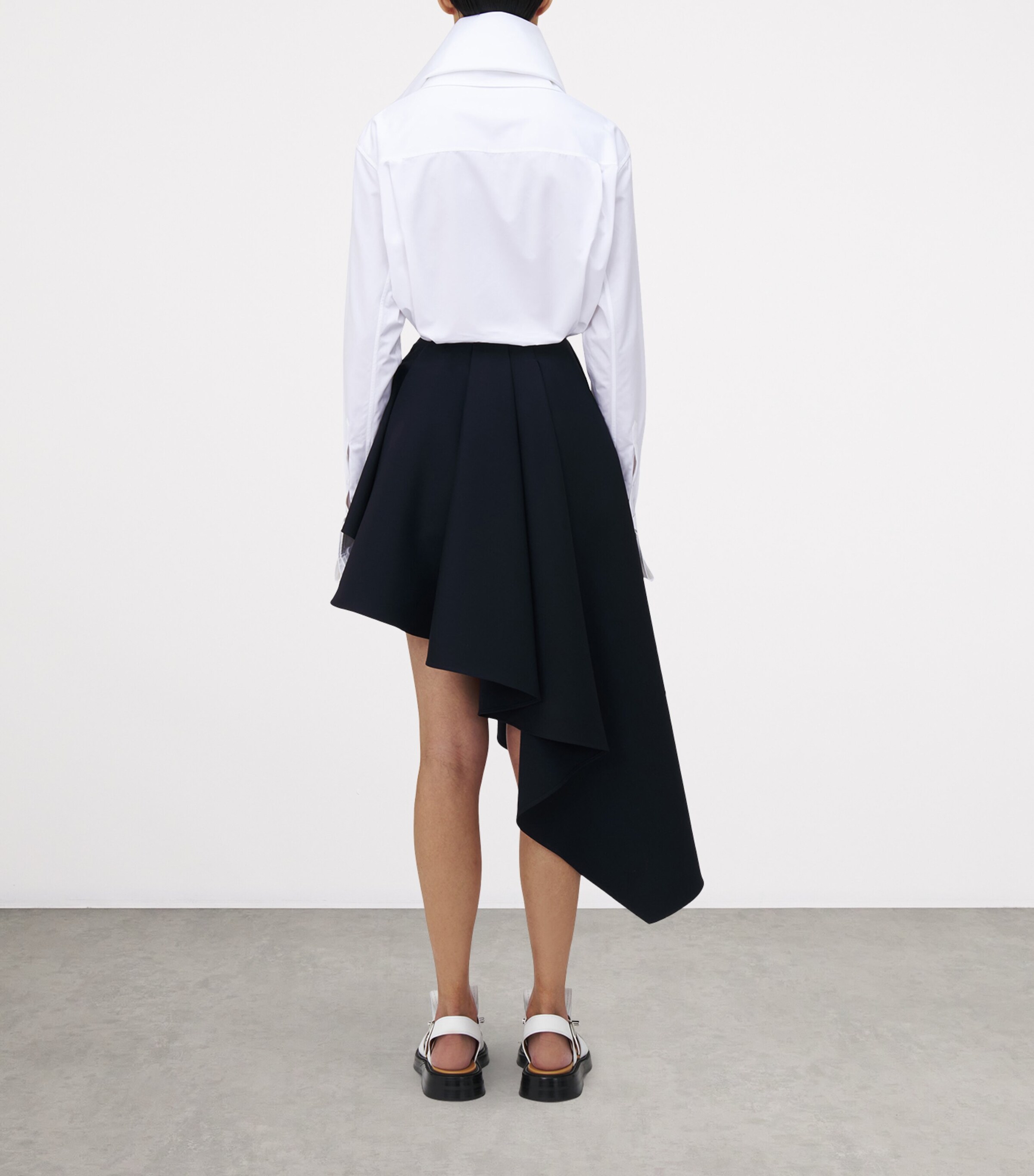 スカート ALEXANDER MCQUEEN ASYMMETRICAL WOOL TWILL SKIRT Alexander McQueen Asymmetric Mini Skirt | Black | FARFETCH