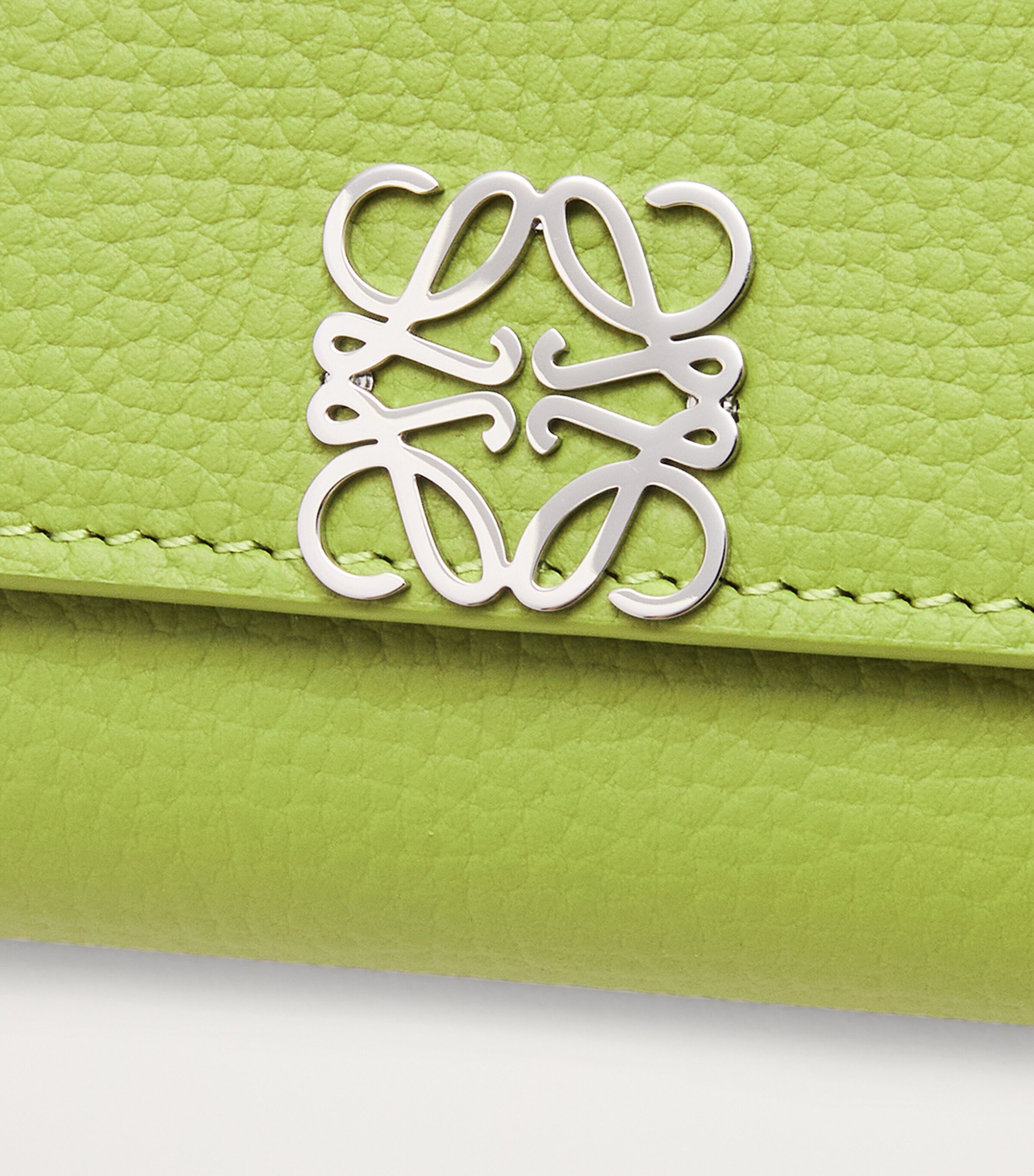 Leather Anagram Vertical Wallet MEADOW GREEN Image 5