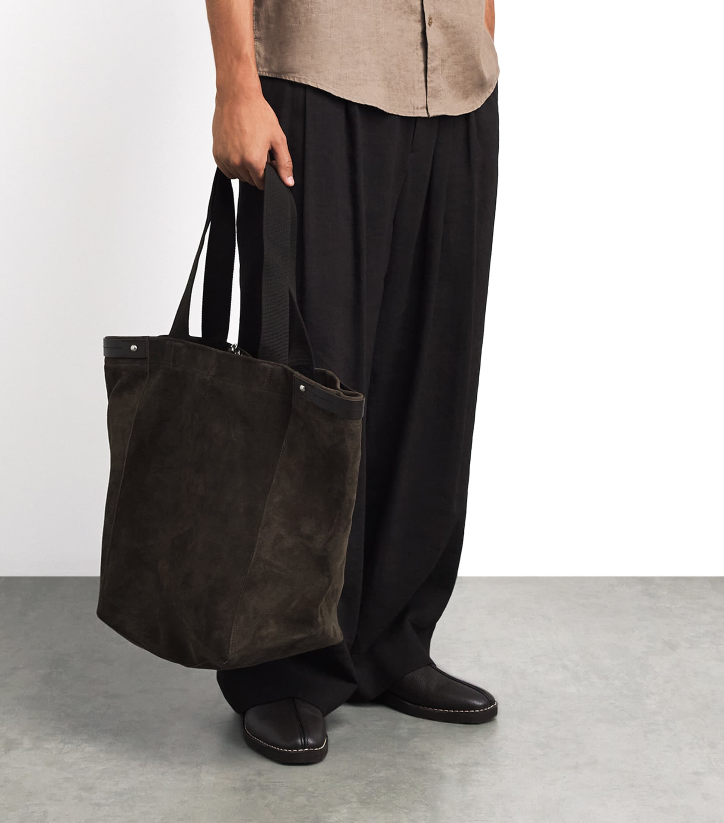 NN.07 Suede Tote Bag Deep Truffle Image 4