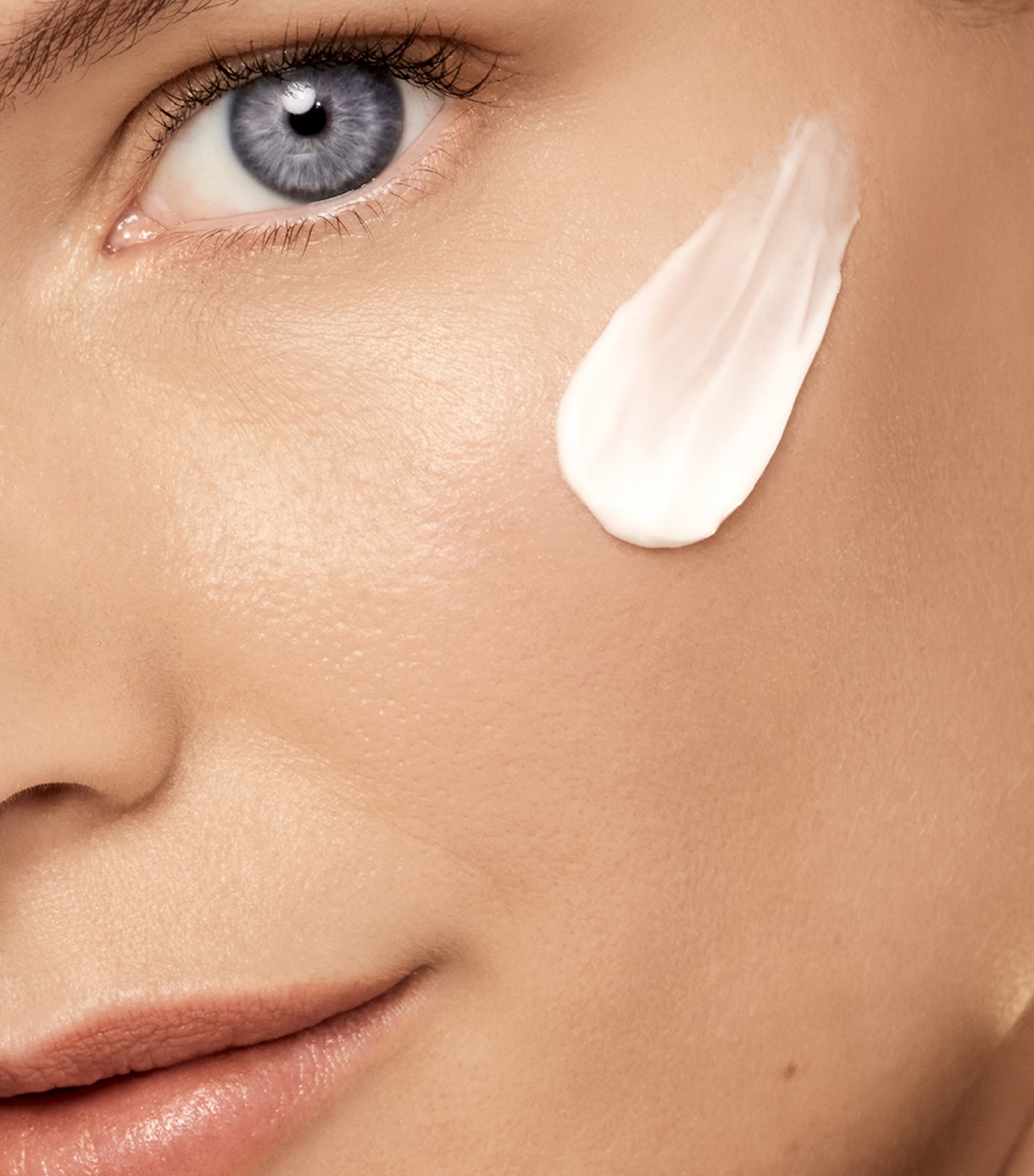 Re-Nutriv Ultimate Diamond Sculpted Transformation Creme Moisturiser (50ml) NO COLOUR Image 3