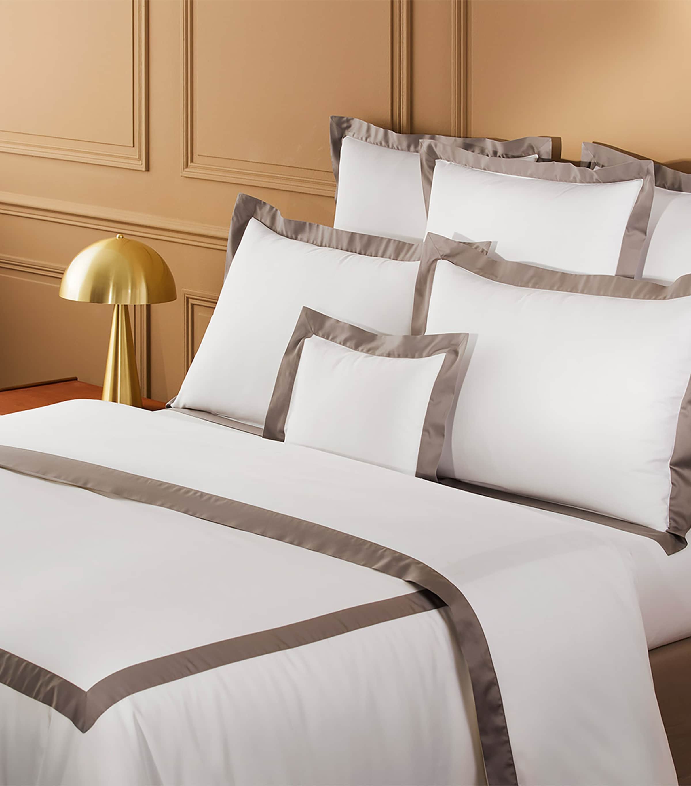 Yves Delorme Linea Platine Standard Oxford Pillowcase (50cm x 75cm) Platine Image 4